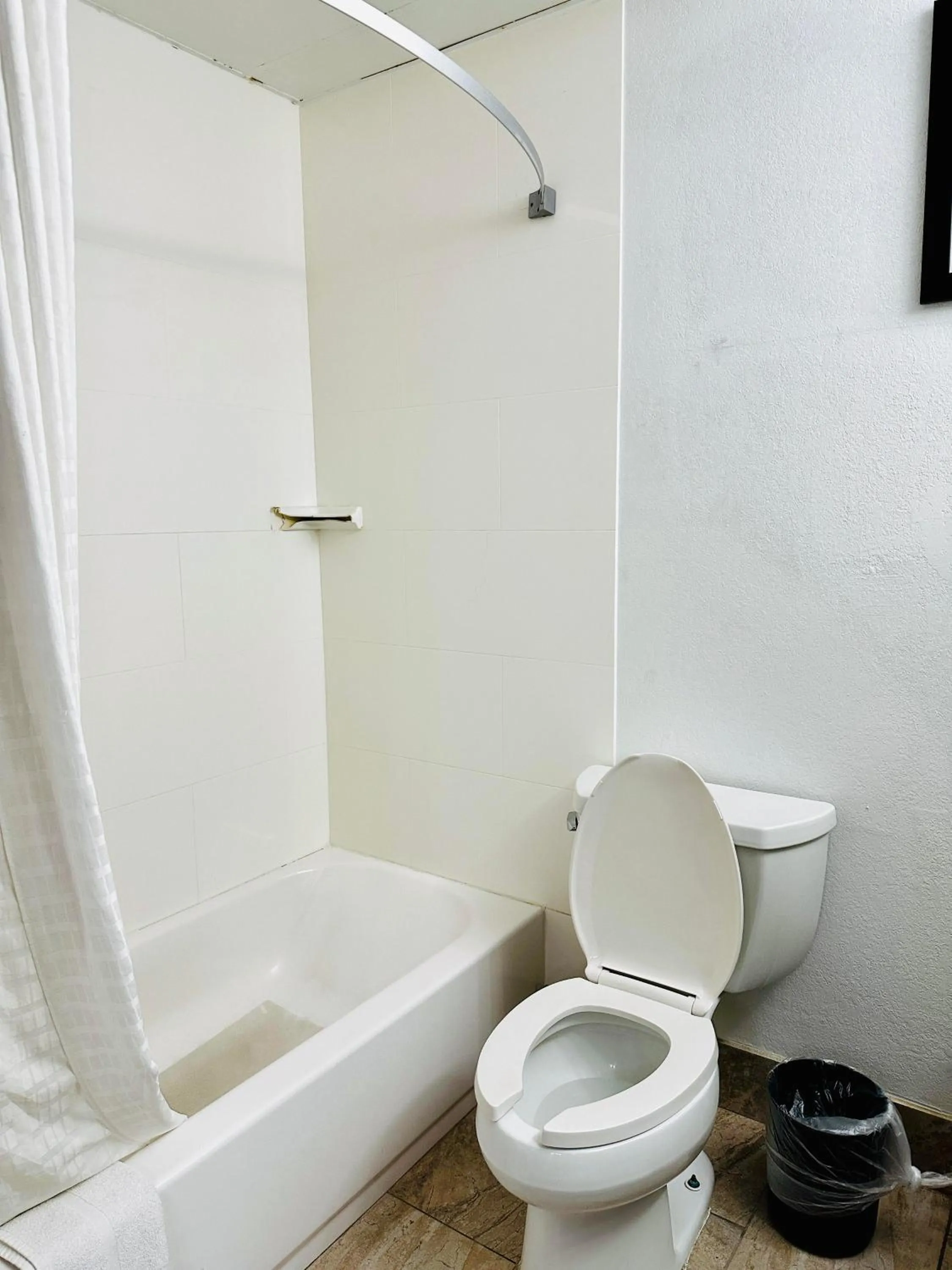 Bath in Radiant Inn and Suites