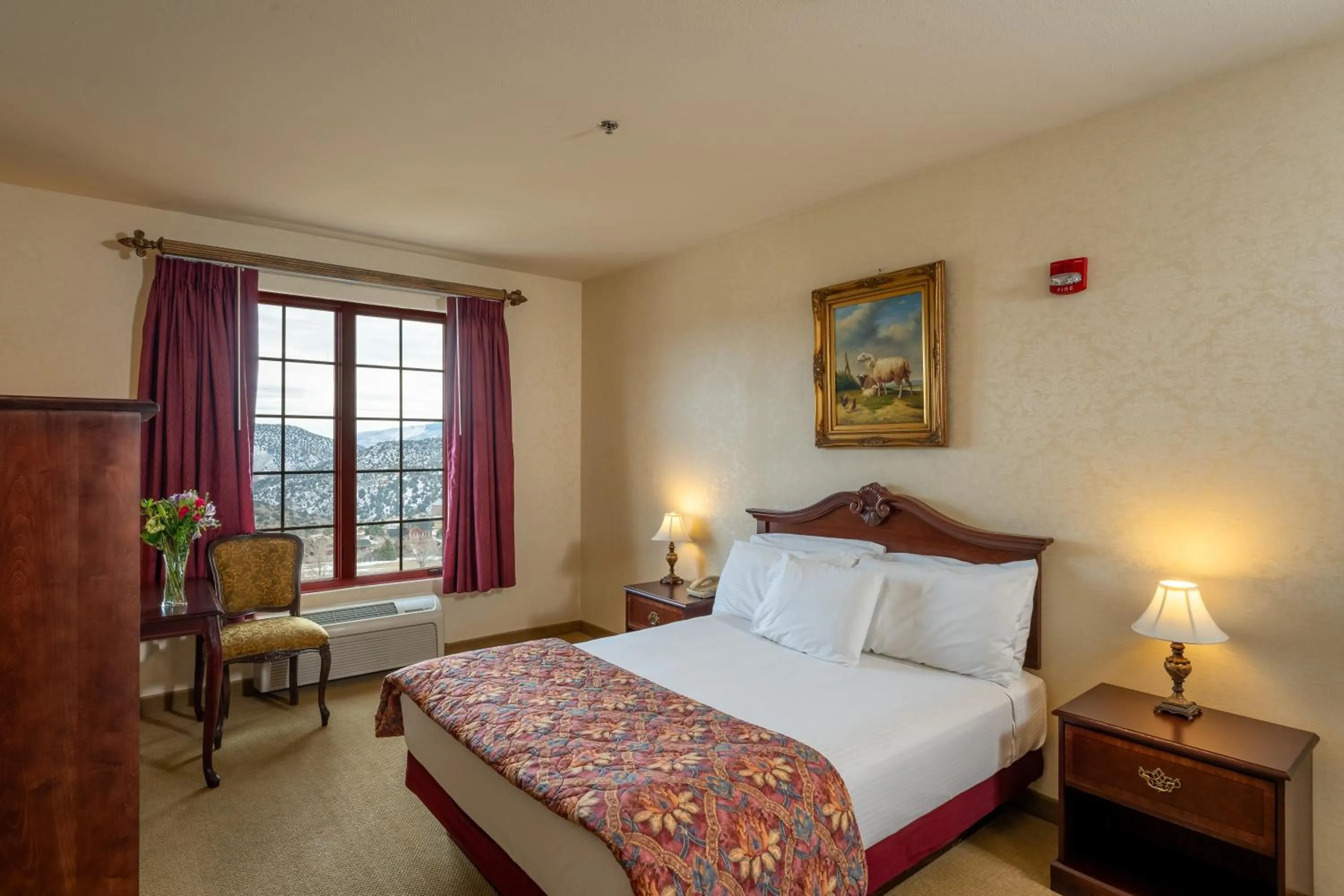 Bed in Silverland Inn