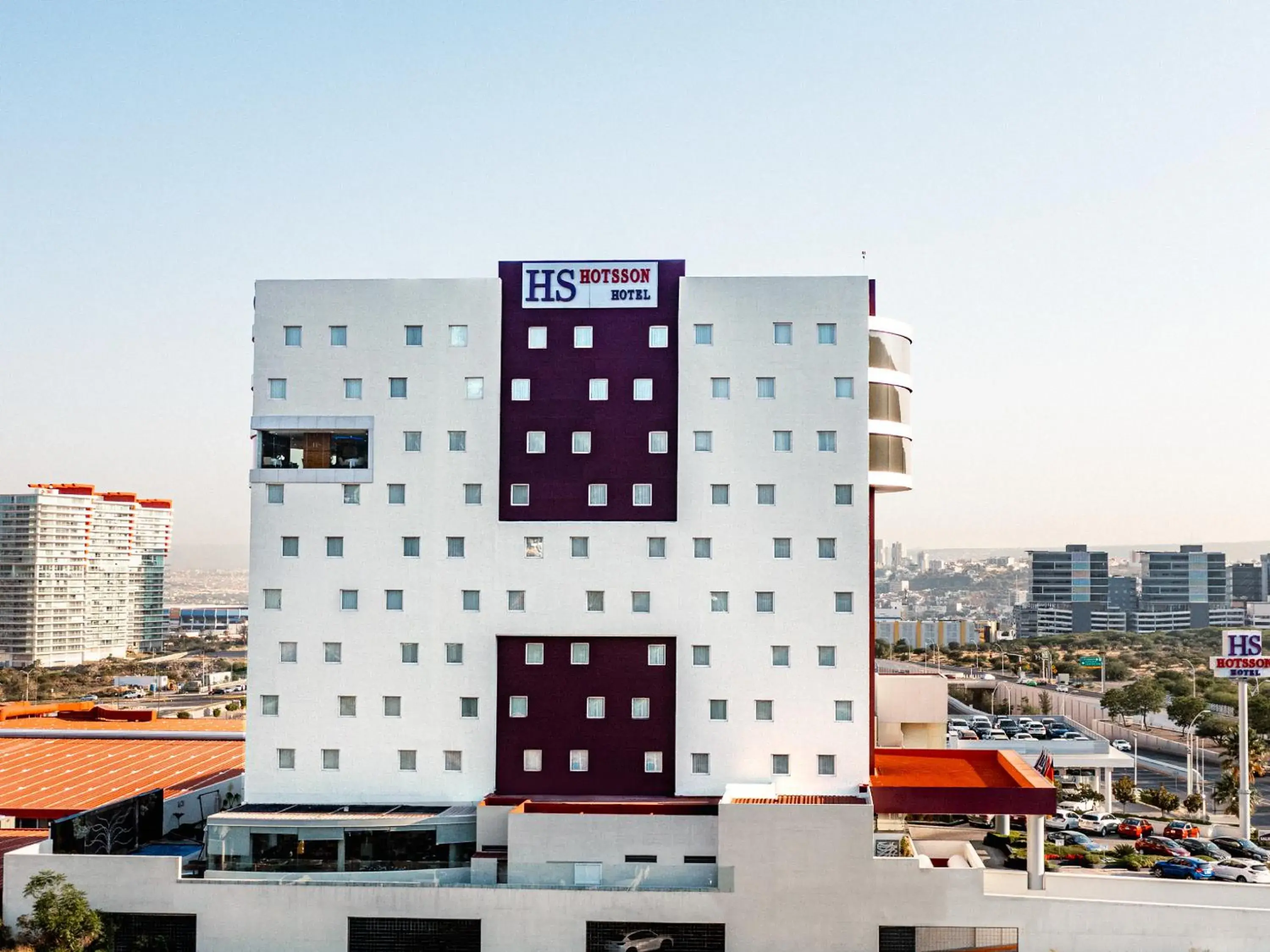 Facade/entrance in HS HOTSSON Hotel Queretaro Facade/entrance in HS HOTSSON Hotel Queretaro