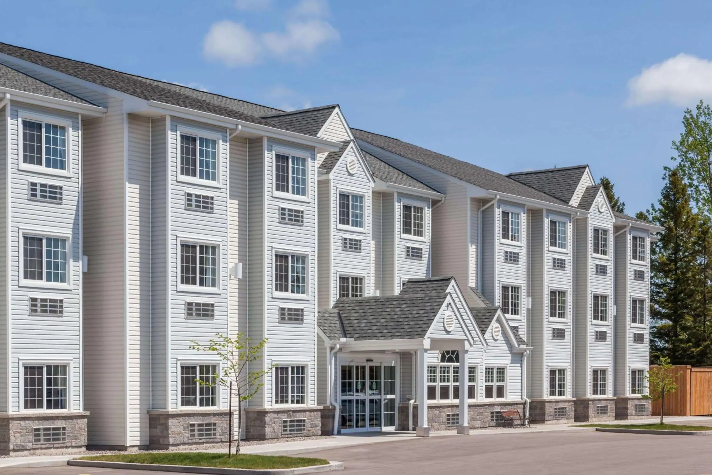 Property building in Microtel Inn & Suites Sault Ste. Marie Property building in Microtel Inn & Suites Sault Ste. Marie