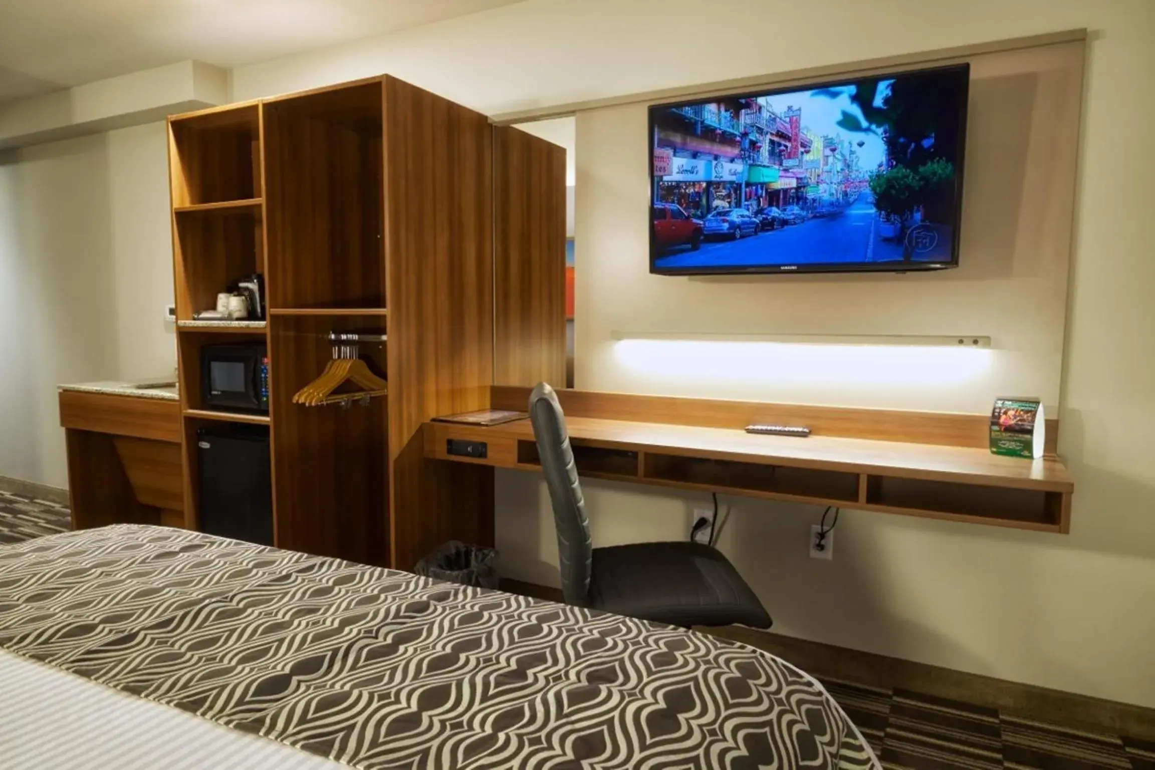 TV and multimedia, Bed in Microtel Inn & Suites Sault Ste. Marie TV and multimedia, Bed in Microtel Inn & Suites Sault Ste. Marie