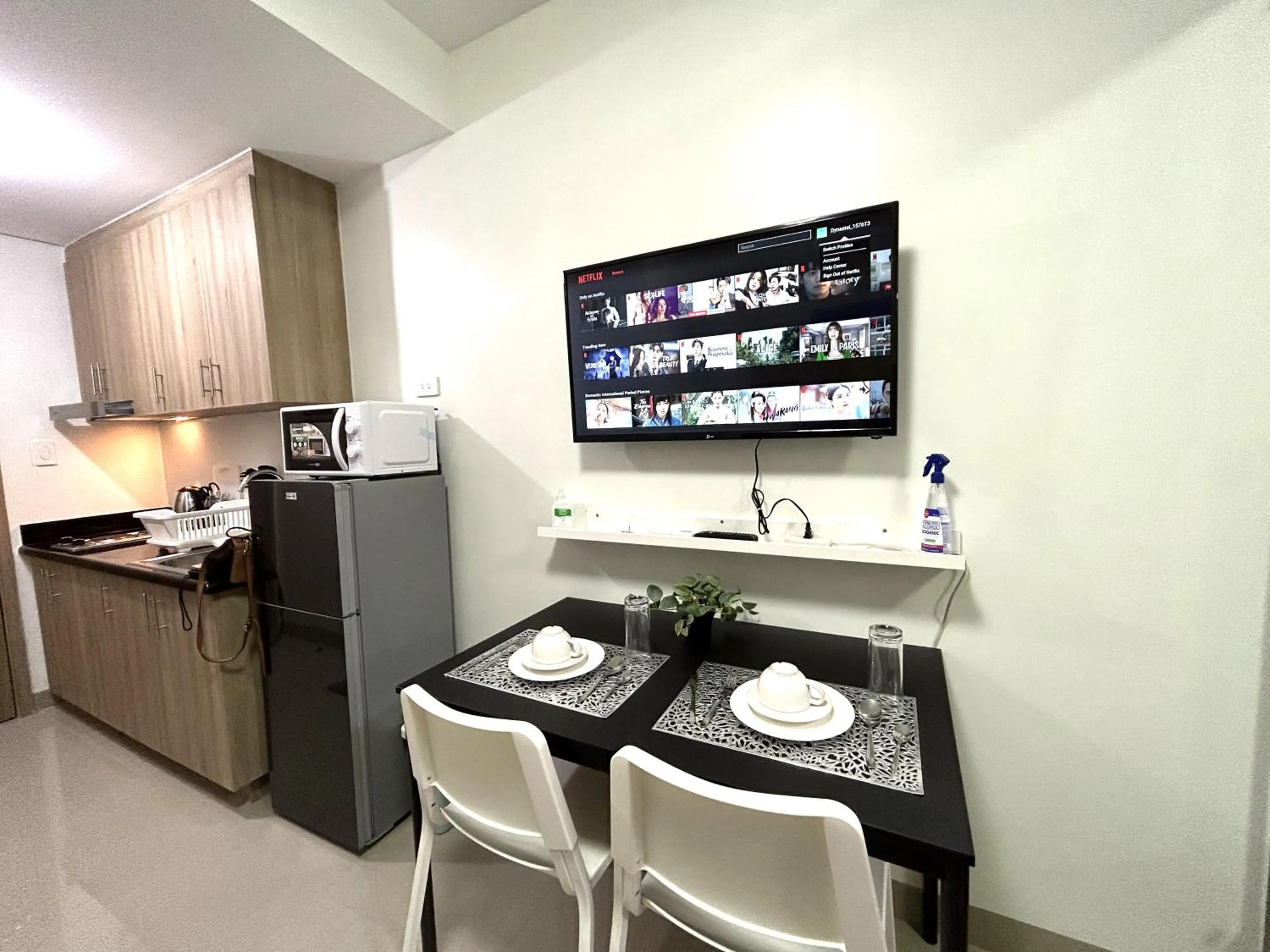 TV and multimedia in Shore Residences MOA Dynastel Staycation