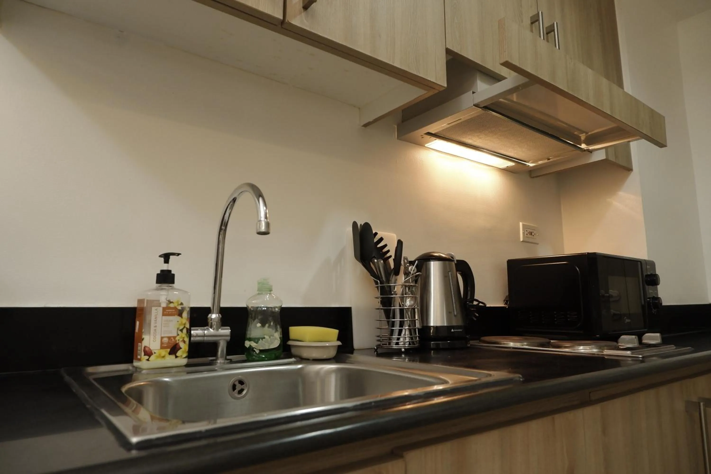 Kitchen or kitchenette in Shore Residences MOA Dynastel Staycation