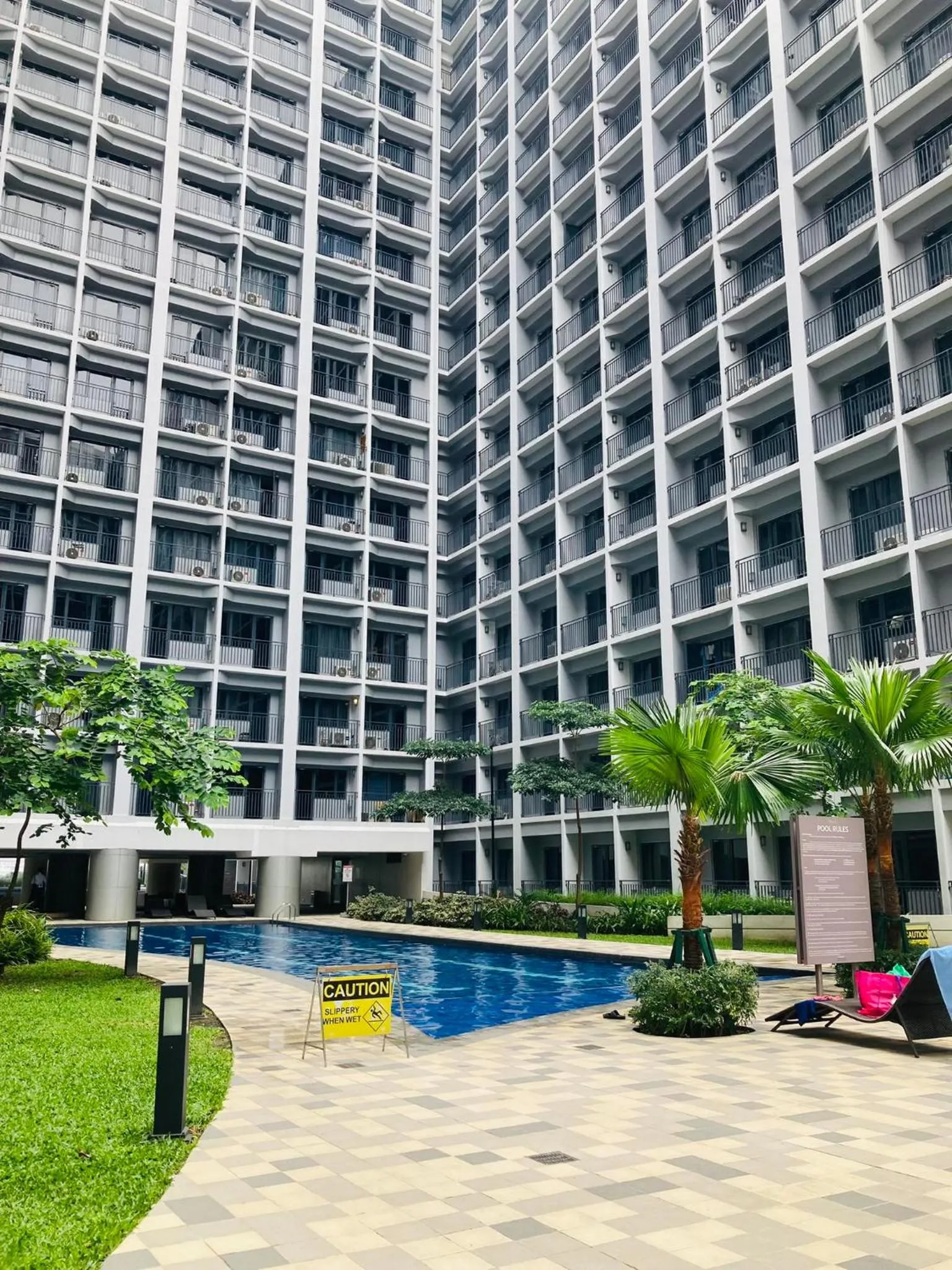 Swimming pool in Shore Residences MOA Dynastel Staycation