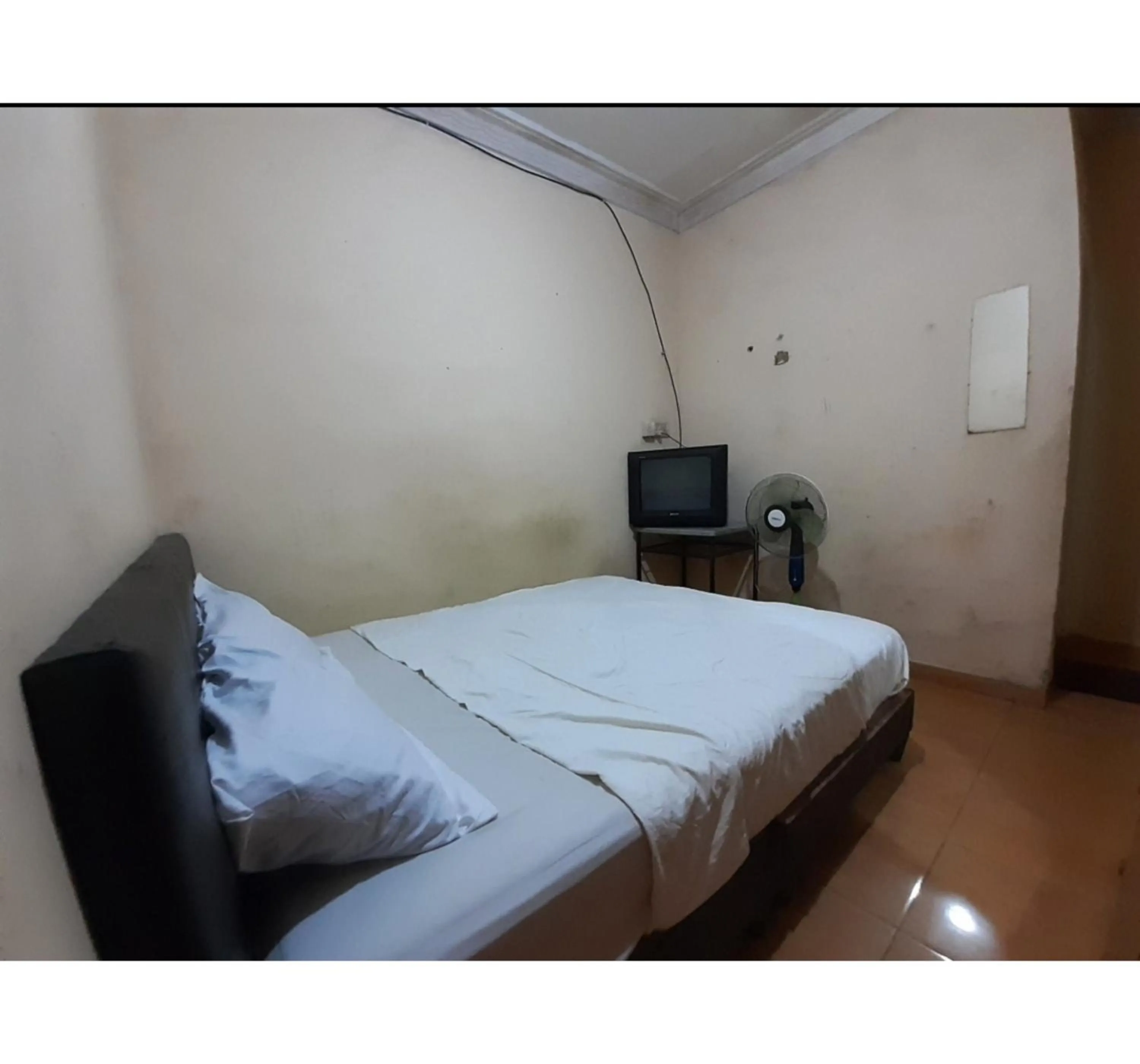 Bedroom, Bed in Hotel O Pinus Jaya SyariahNearTaman Amaryllis Pekanbaru