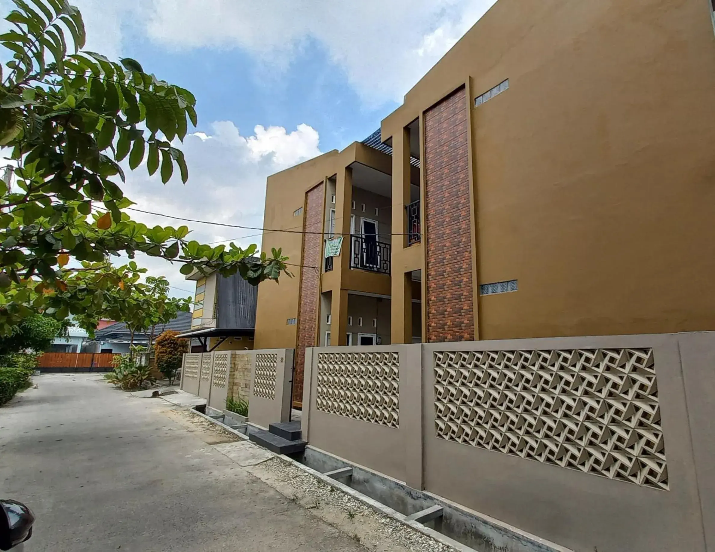 Facade/entrance in SPOT ON 93428 Pinus Jaya Syariah Facade/entrance in SPOT ON 93428 Pinus Jaya Syariah
