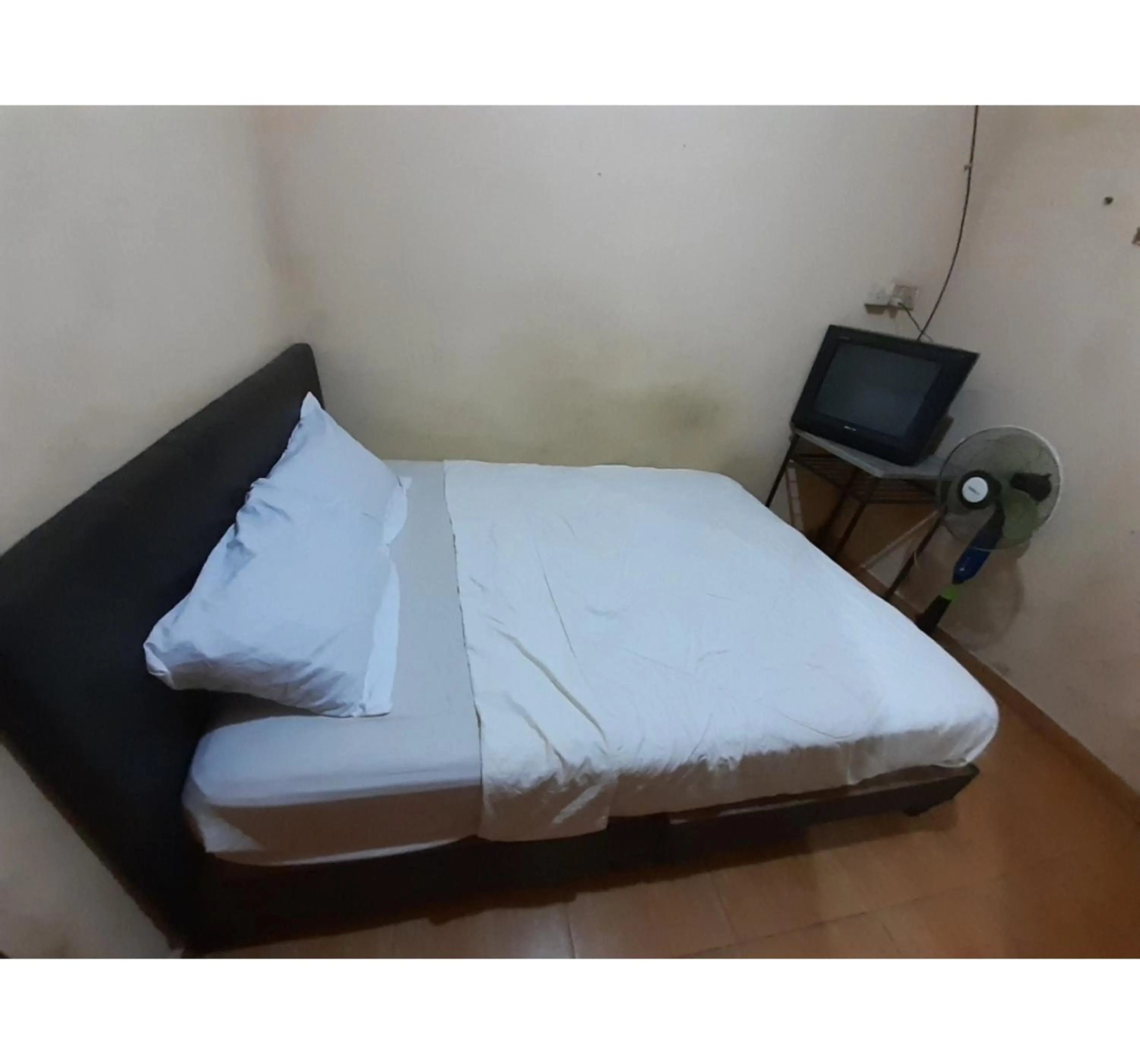 Bedroom, Bed in Hotel O Pinus Jaya SyariahNearTaman Amaryllis Pekanbaru