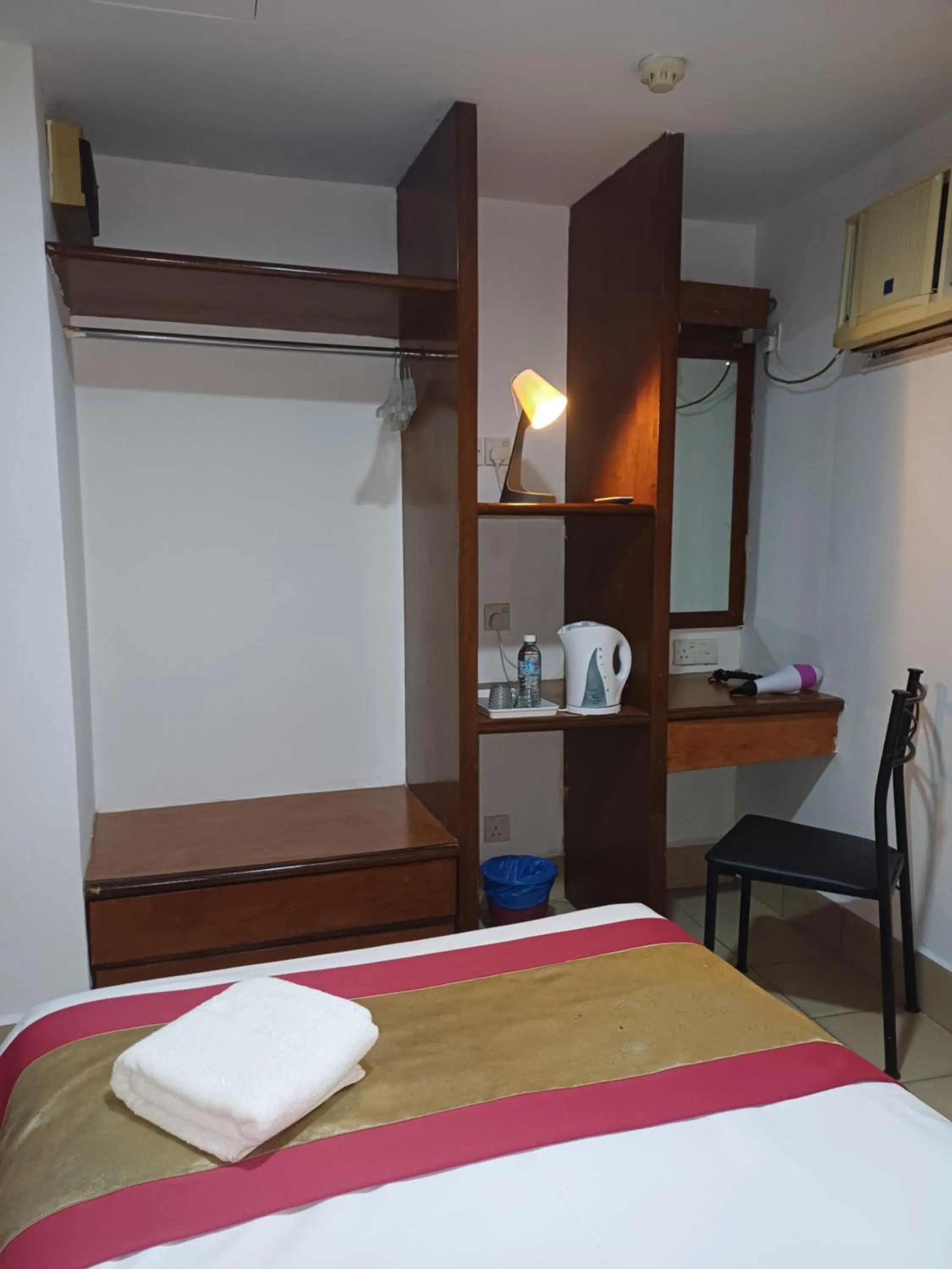 hair dresser, Bed in Hotel Seri Putra