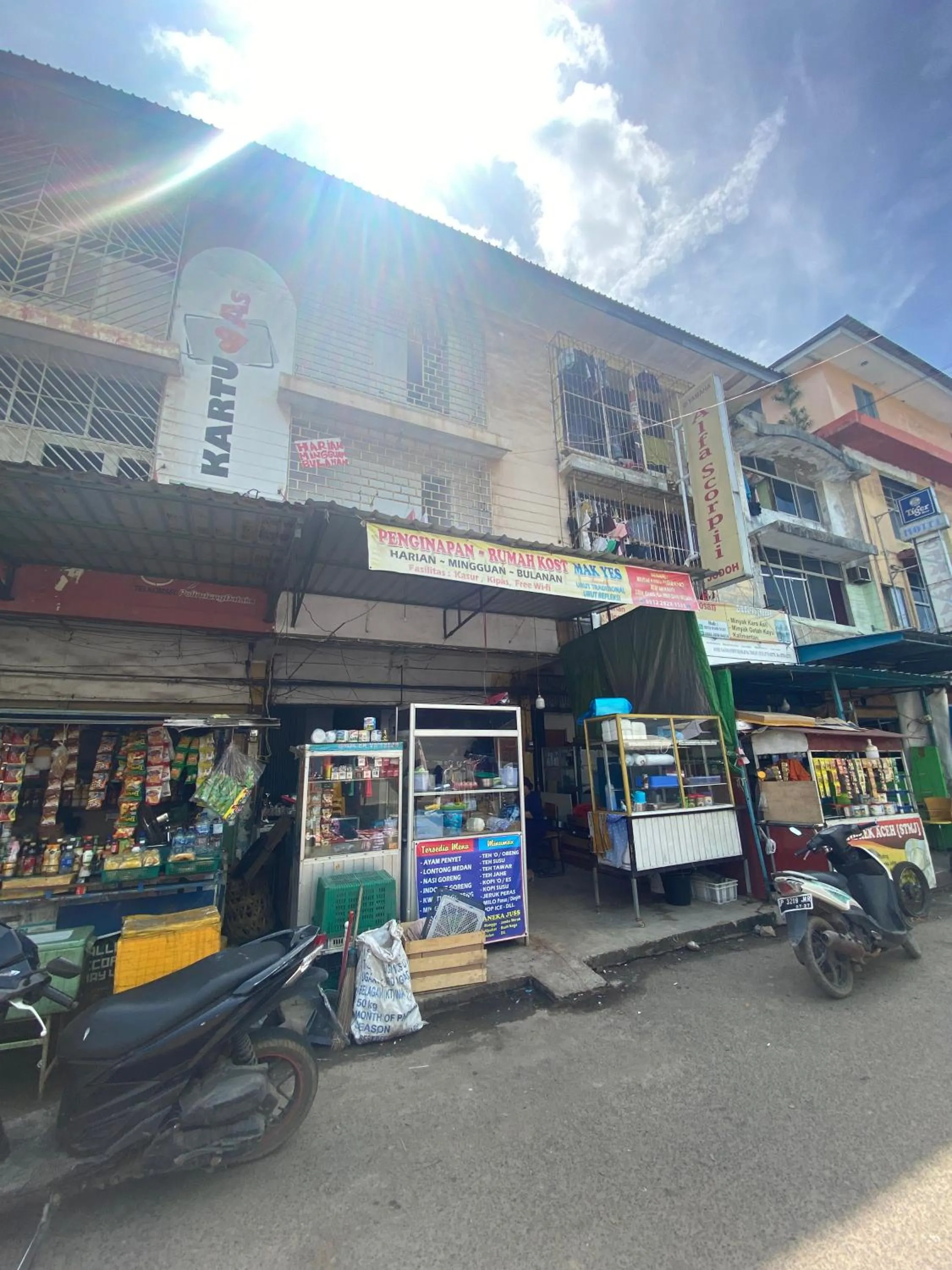 Facade/entrance in Hotel O Penginapan Alfafa ScorpioNearNagoya Hill Shopping Mall