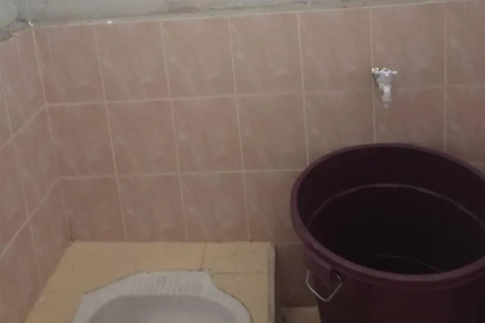 Bathroom in SPOT ON 93442 Widya Homestay SyariahNearBandara Sultan Syarif Kasim II