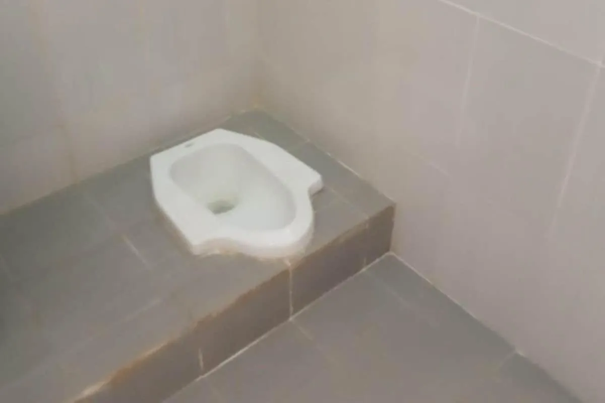 Bathroom in SPOT ON 93442 Widya Homestay SyariahNearBandara Sultan Syarif Kasim II