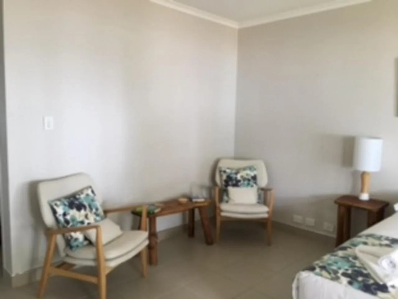 Seating area, Bed in The Resort at Dolphin Heads