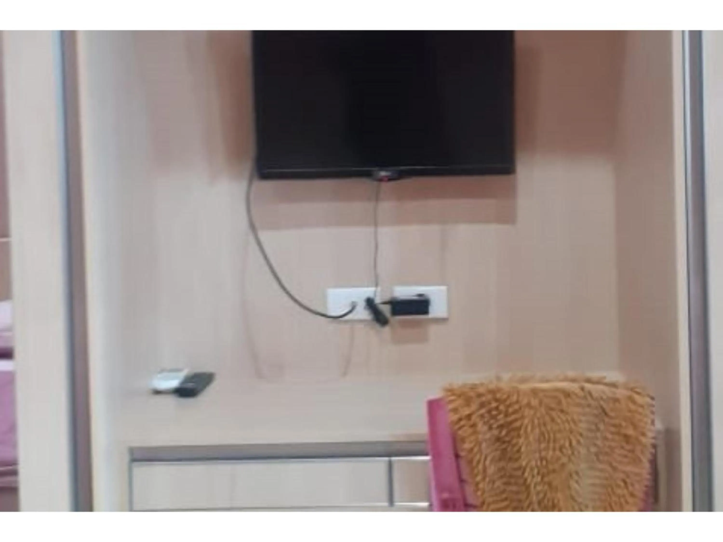 TV and multimedia in Hotel O White House SyariahNearOYO 93457 White House Syariah