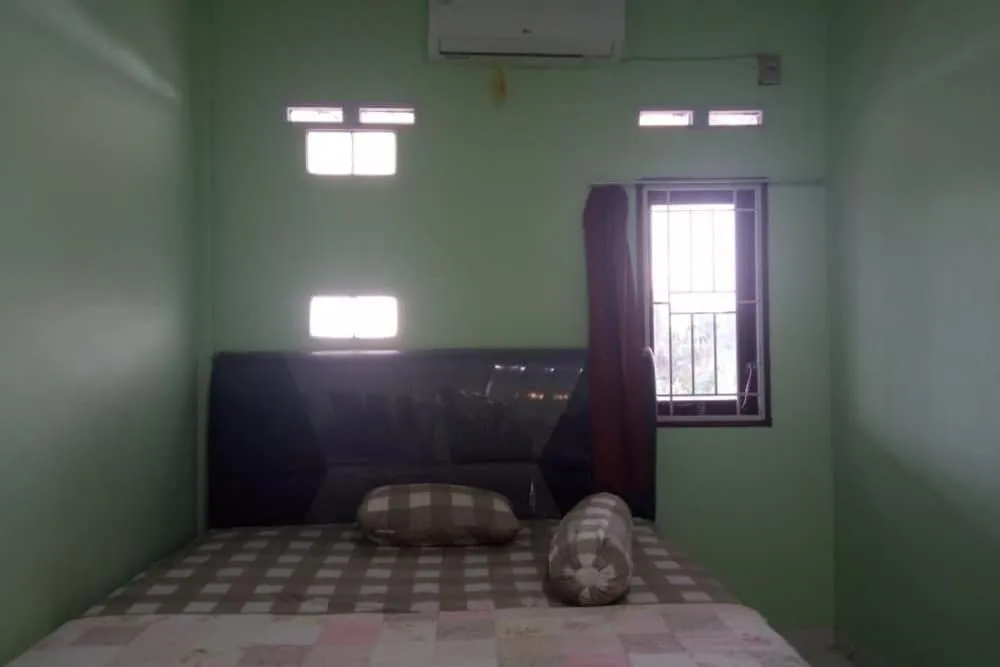 Bedroom, Bed in Hotel O White House SyariahNearOYO 93457 White House Syariah