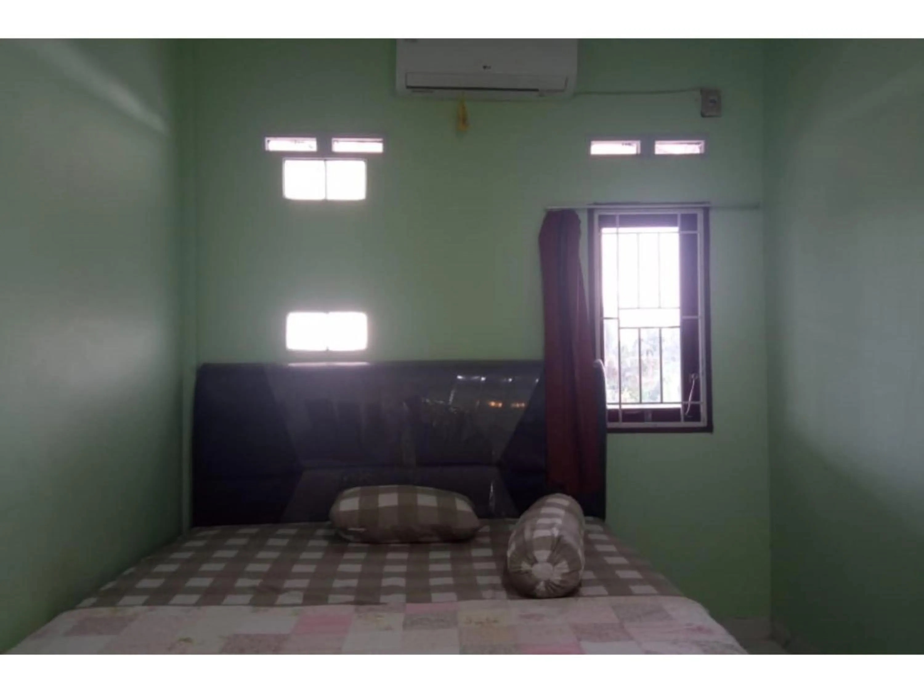 Bedroom, Bed in Hotel O White House SyariahNearOYO 93457 White House Syariah