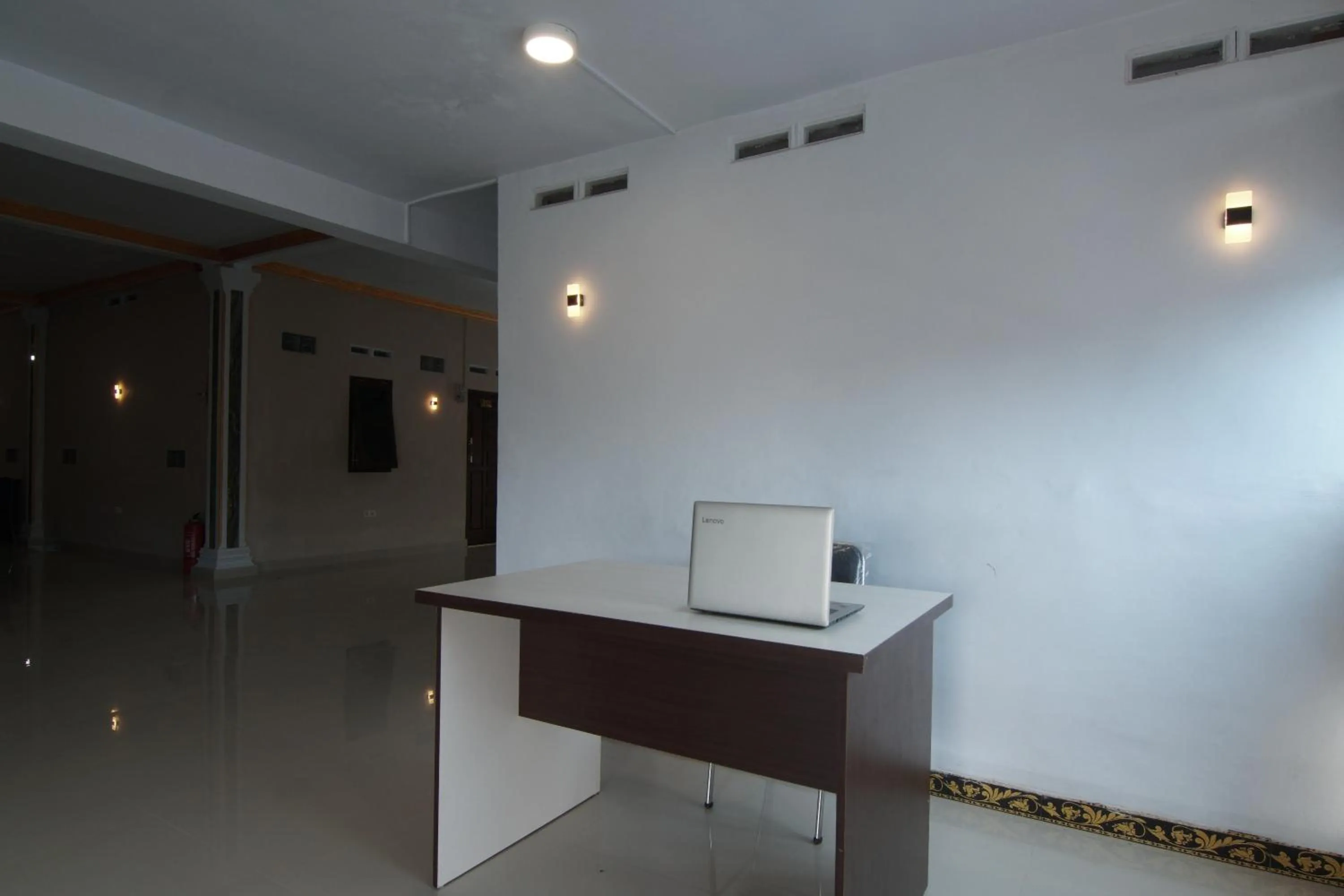 Lobby or reception in Hotel O White House SyariahNearOYO 93457 White House Syariah