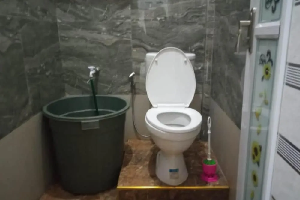 Bathroom in Hotel O White House SyariahNearOYO 93457 White House Syariah