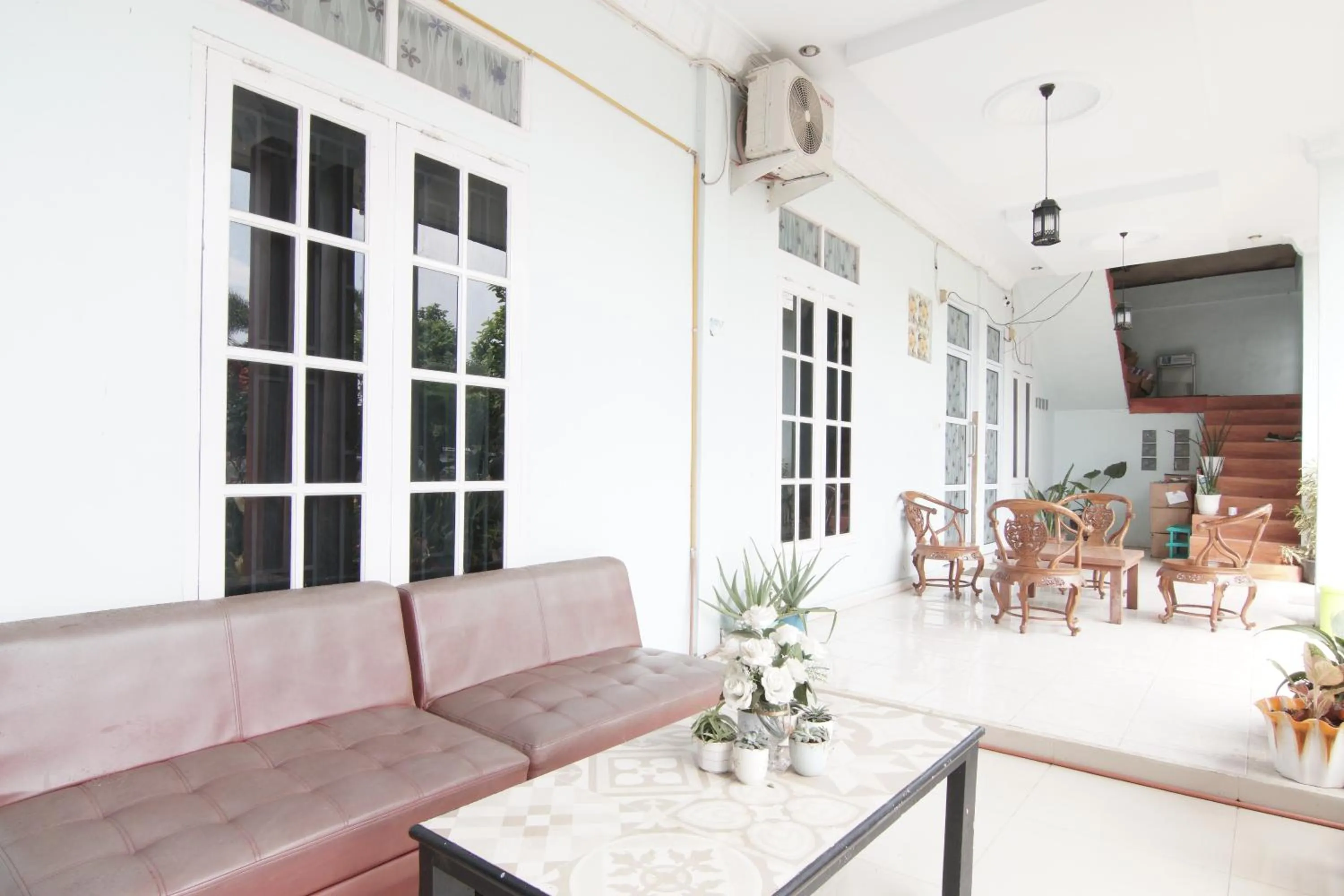 Lobby or reception in Hotel O White House SyariahNearOYO 93457 White House Syariah