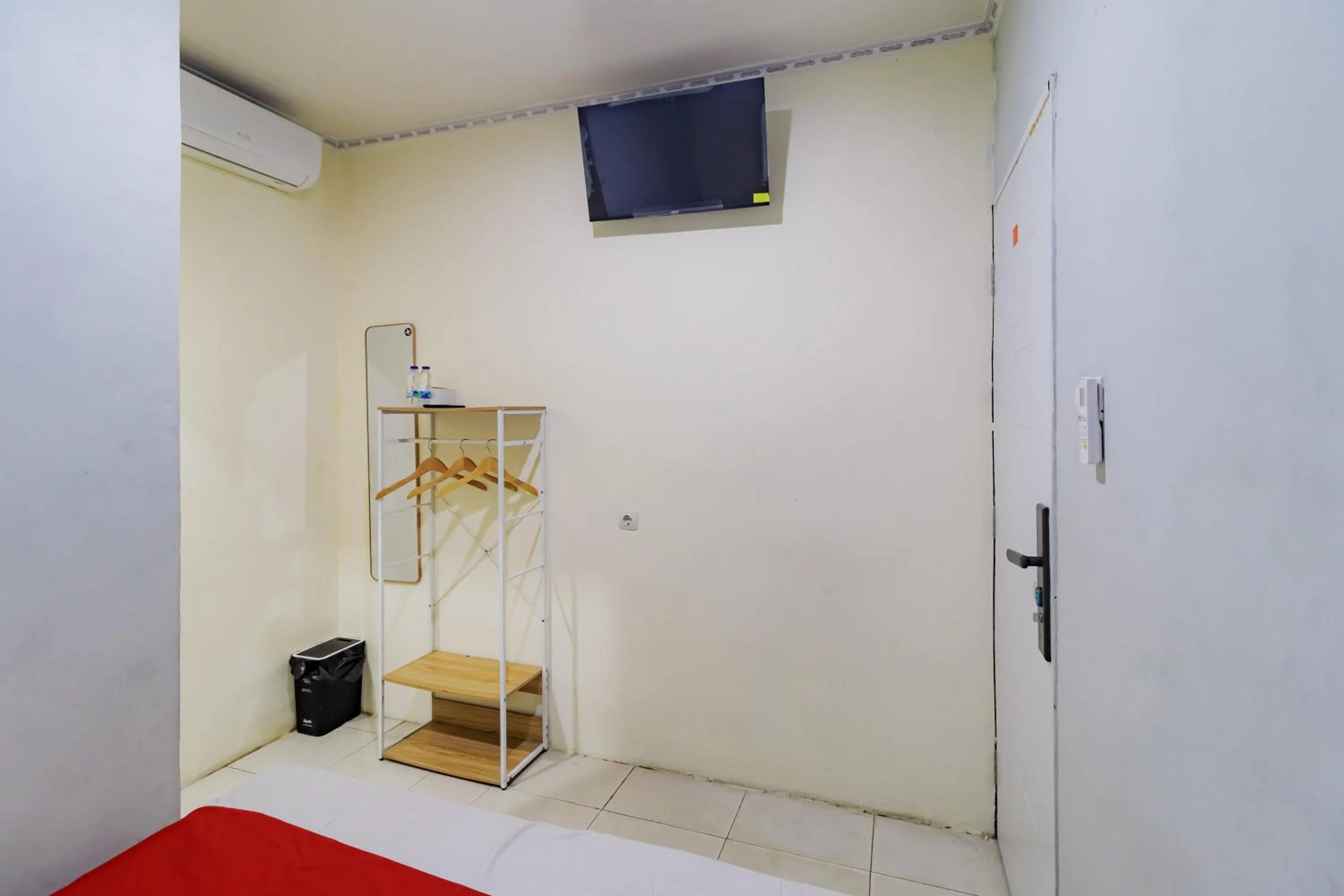 RedDoorz @ Balaraja Centre Plaza