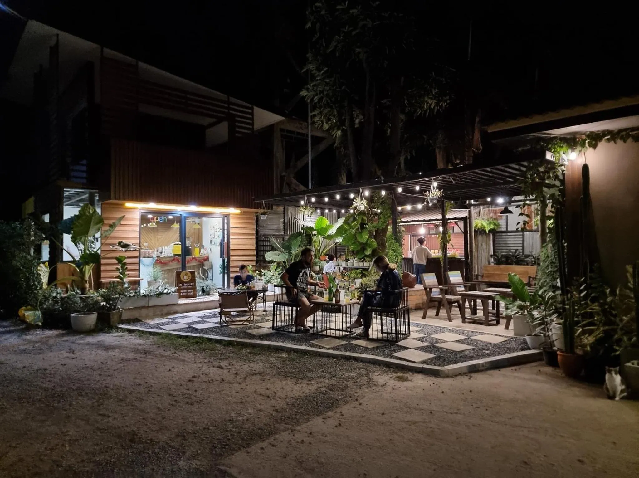 On-site shops in Golden House Hotel Sakaeo