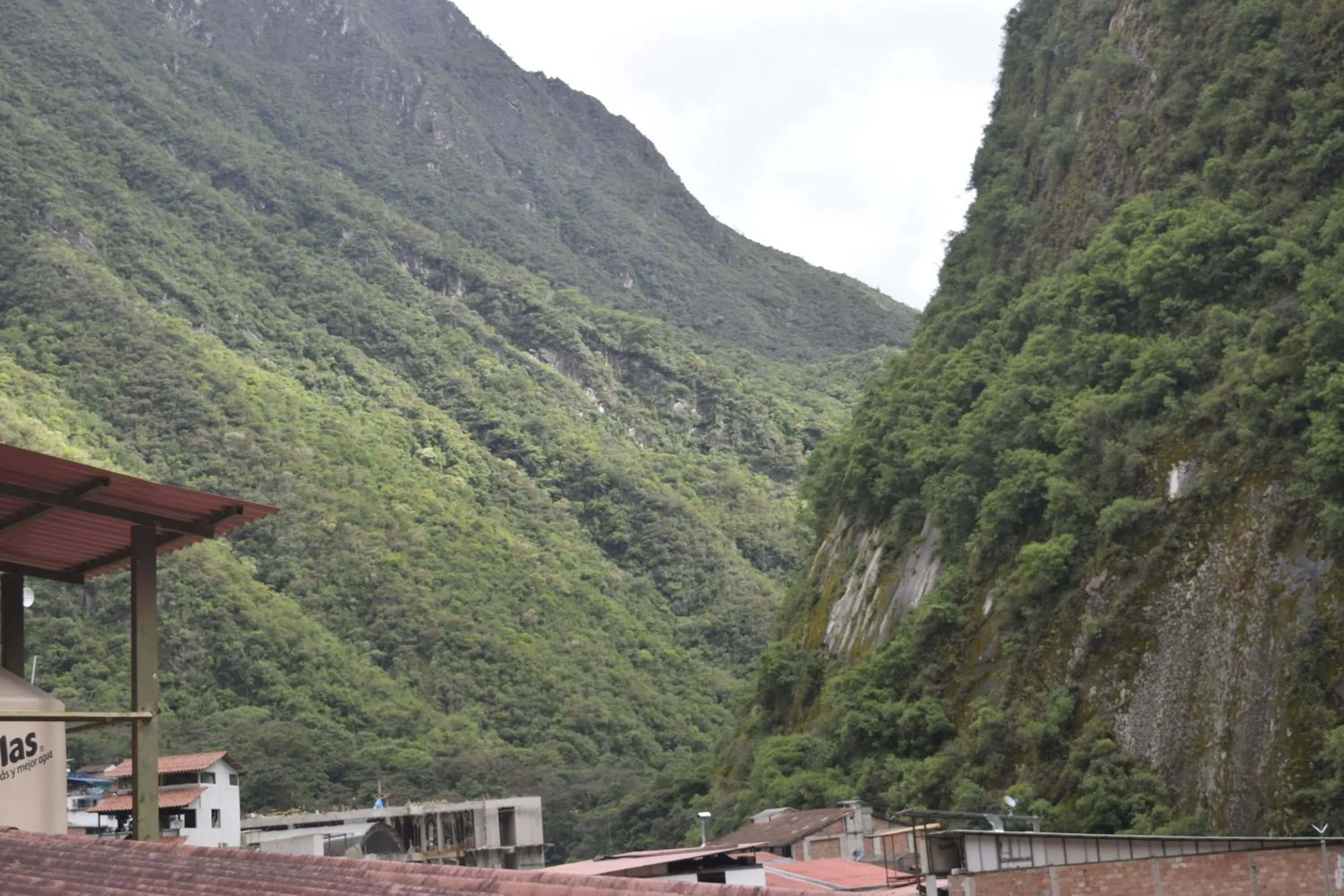 Mountain view in Hostel VALLE DORADO MACHUPICCHU