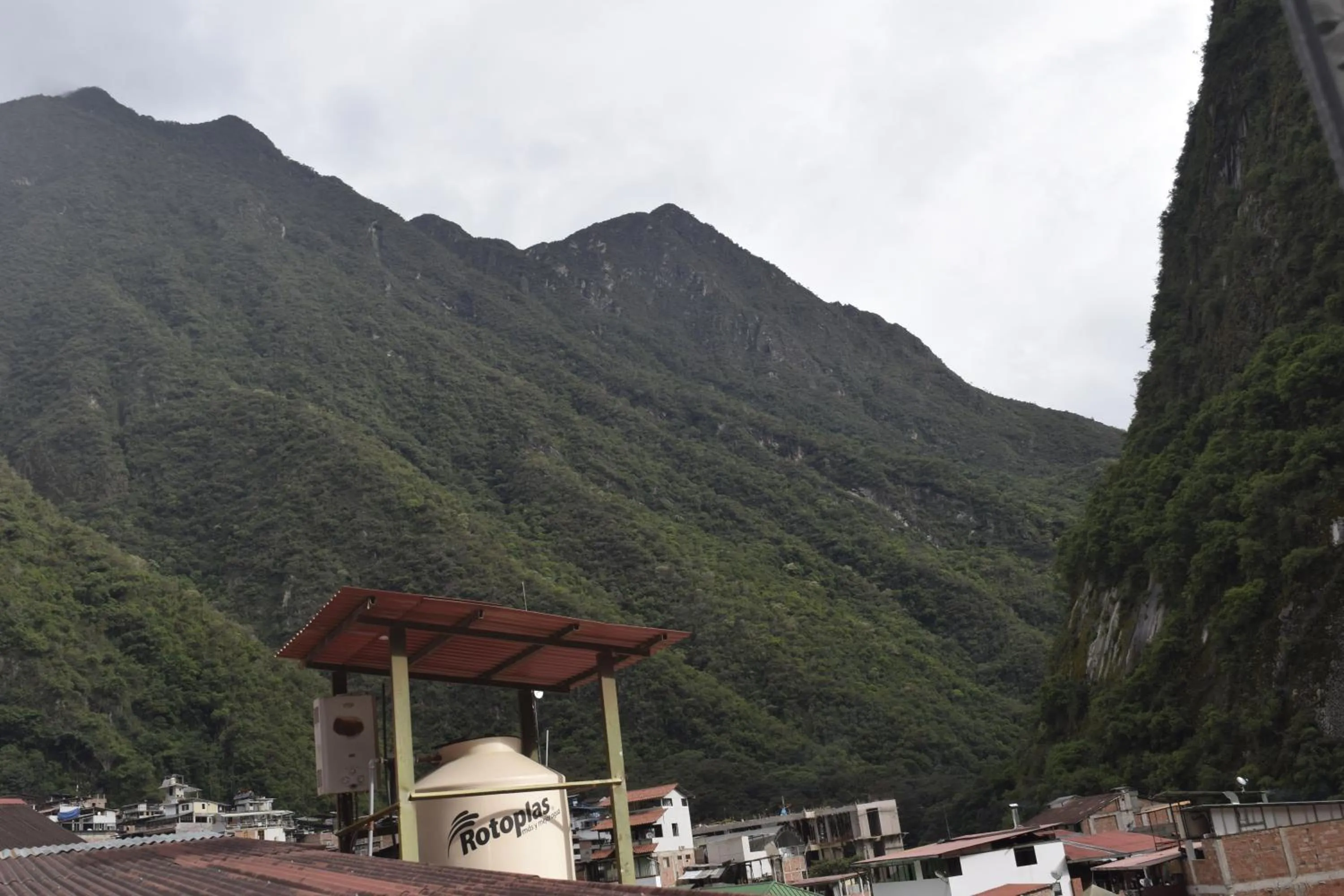 Mountain view in Hostel VALLE DORADO MACHUPICCHU