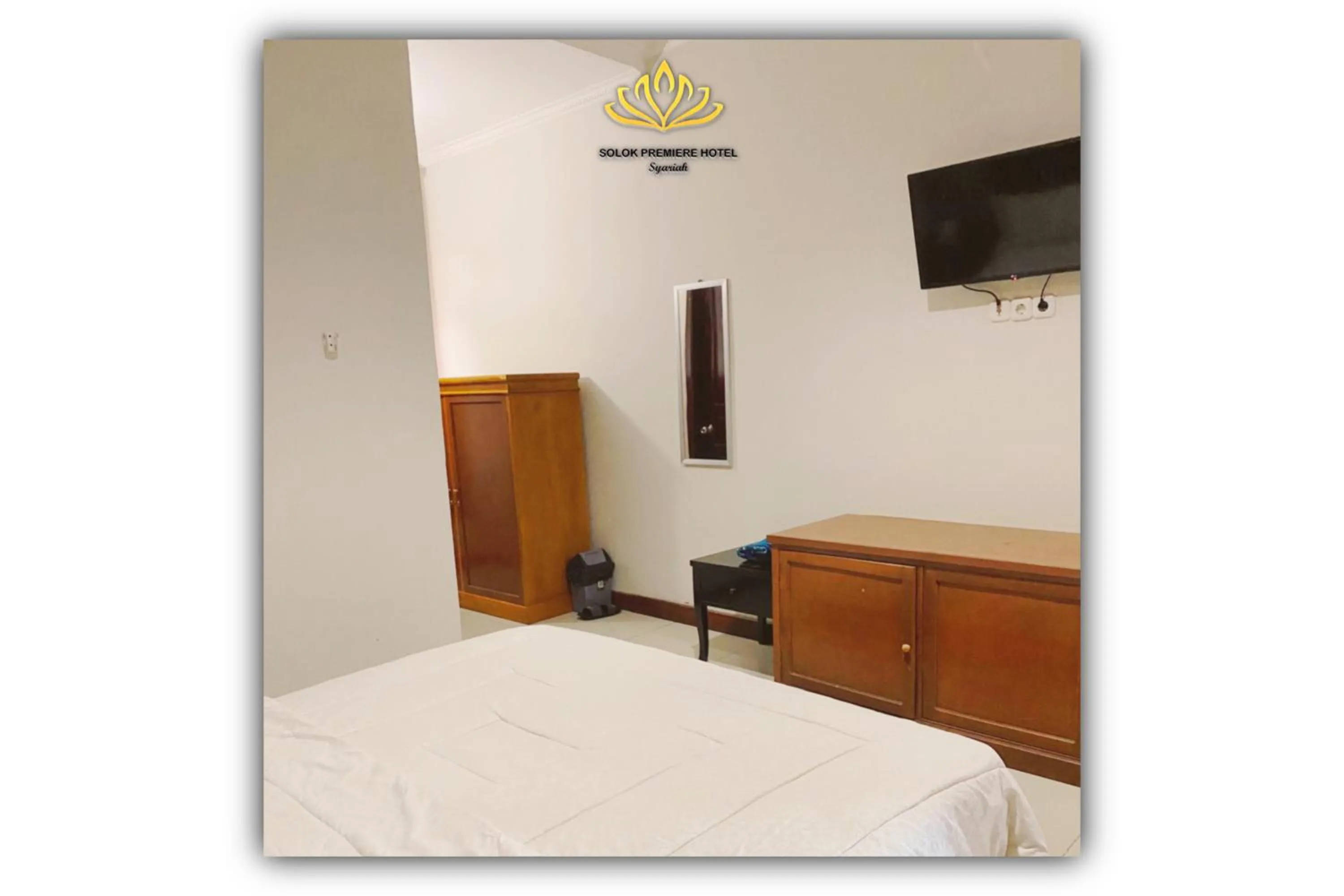 Communal lounge/ TV room in Solok Premier Hotel