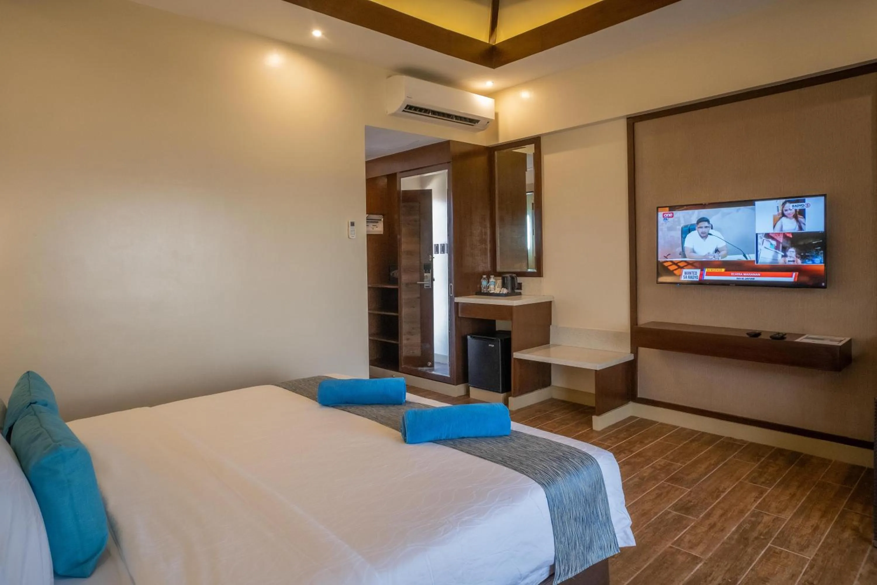 Bed in Parklane Bohol Resort and Spa