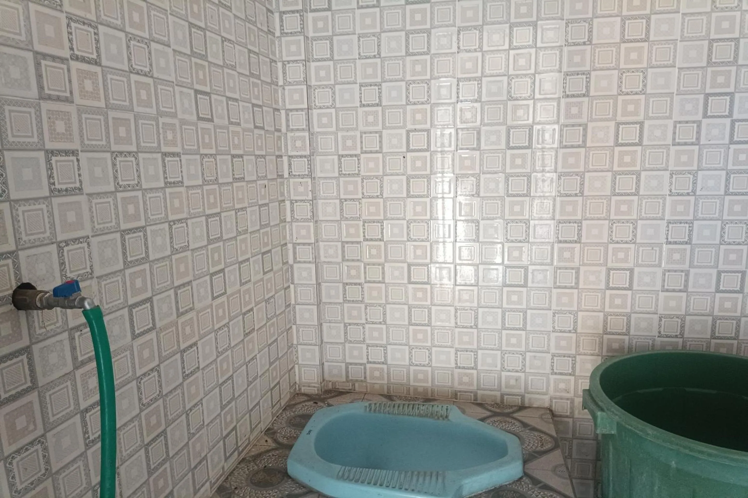 Bathroom in Hotel O Yuda Family Homestay Near Desa Wisata Hijau Bilebante