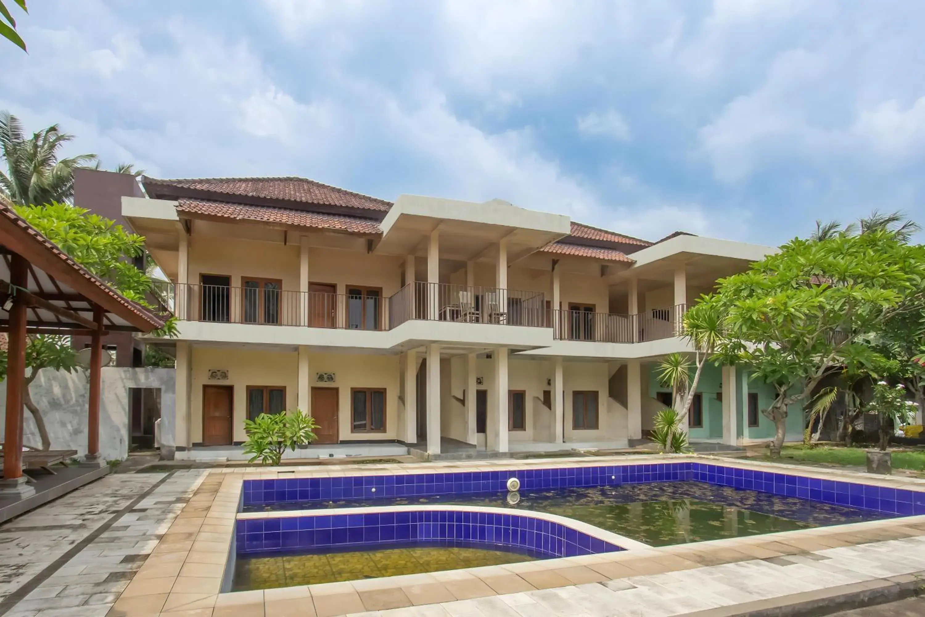 Facade/entrance in OYO 93440 Warde Hotel Near Sae Restaurant Facade/entrance in OYO 93440 Warde Hotel Near Sae Restaurant