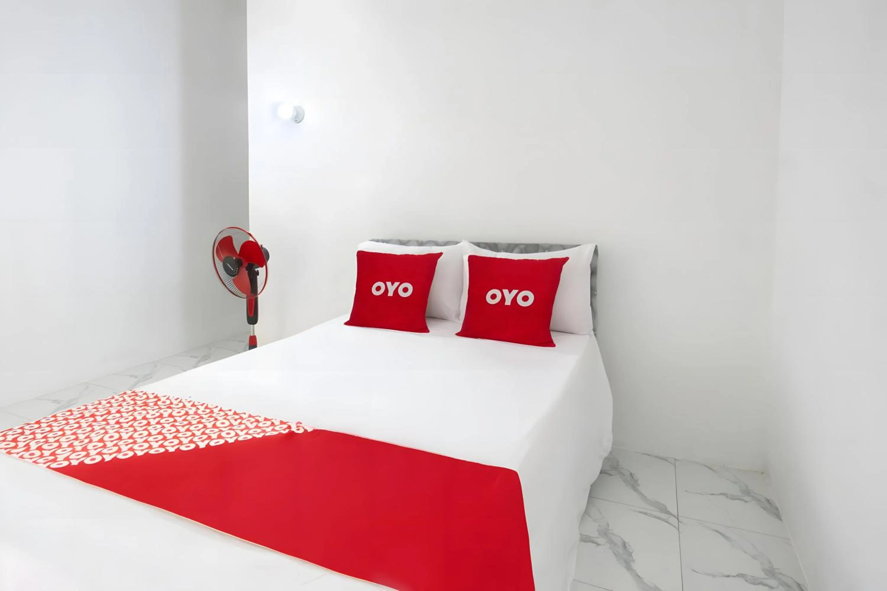 Bedroom, Bed in OYO 93440 Warde Hotel Near Sae Restaurant