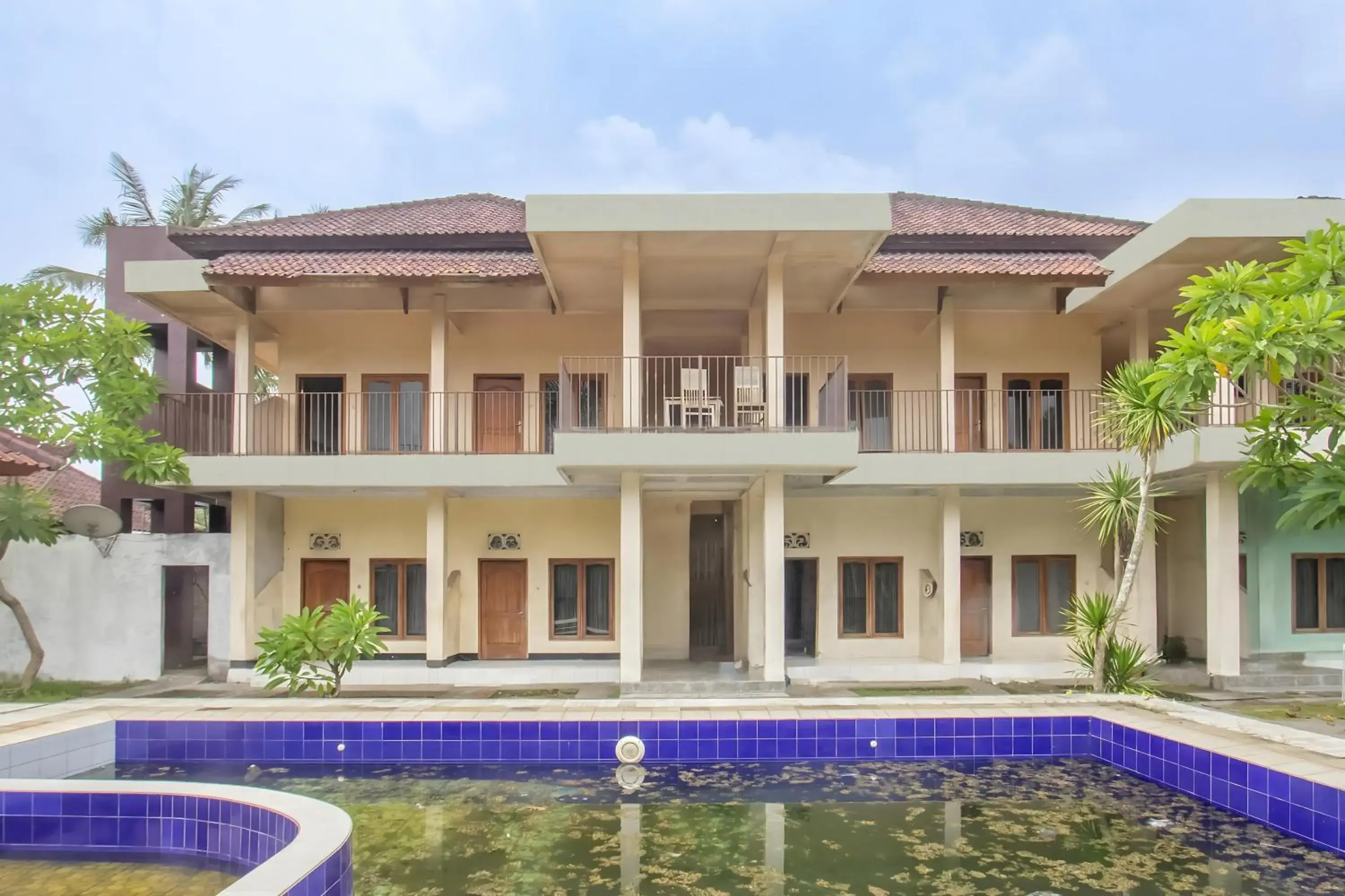 Facade/entrance in OYO 93440 Warde Hotel Near Sae Restaurant Facade/entrance in OYO 93440 Warde Hotel Near Sae Restaurant