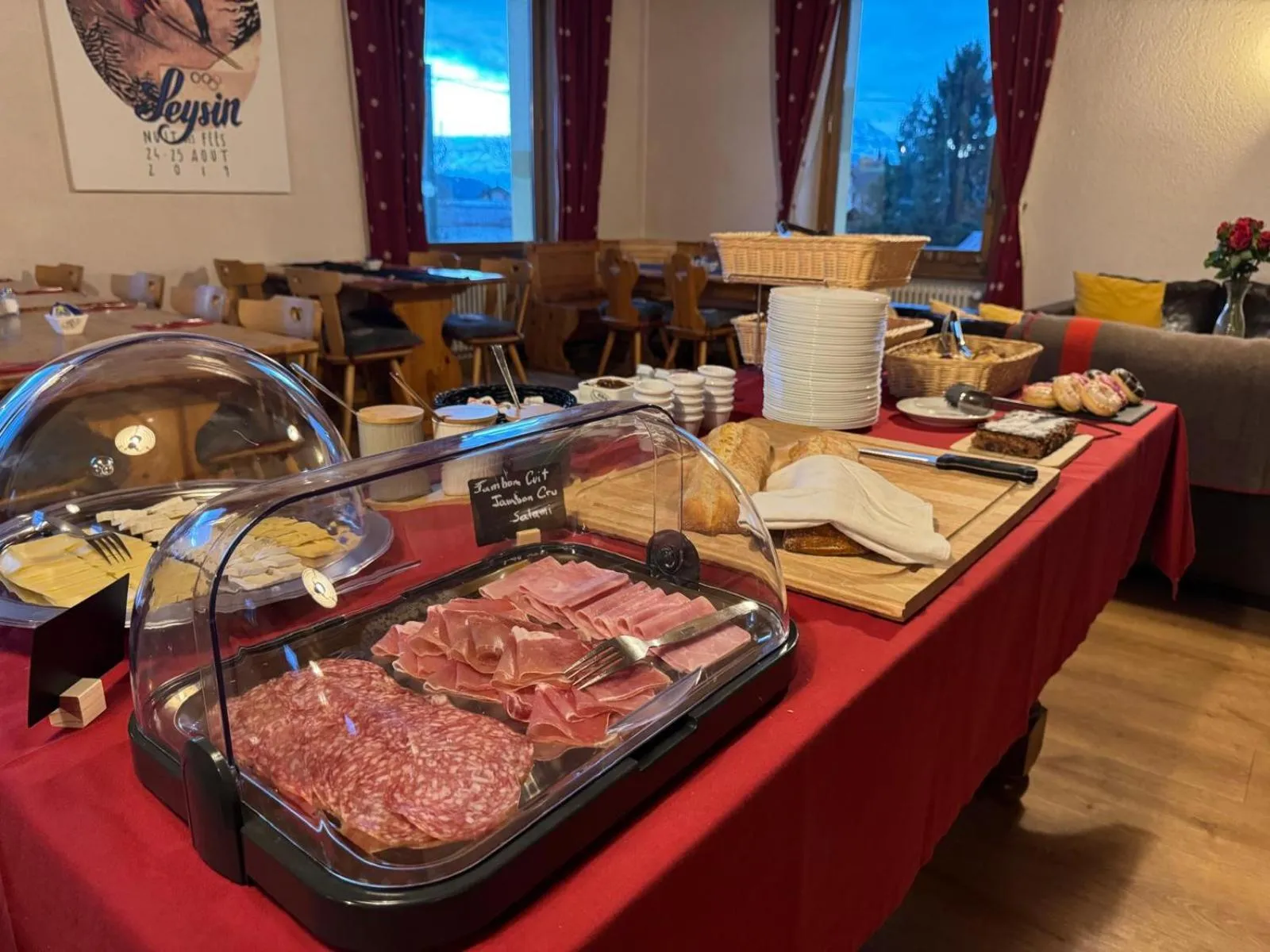 Restaurant/places to eat in Hotel La Tour d'Aï