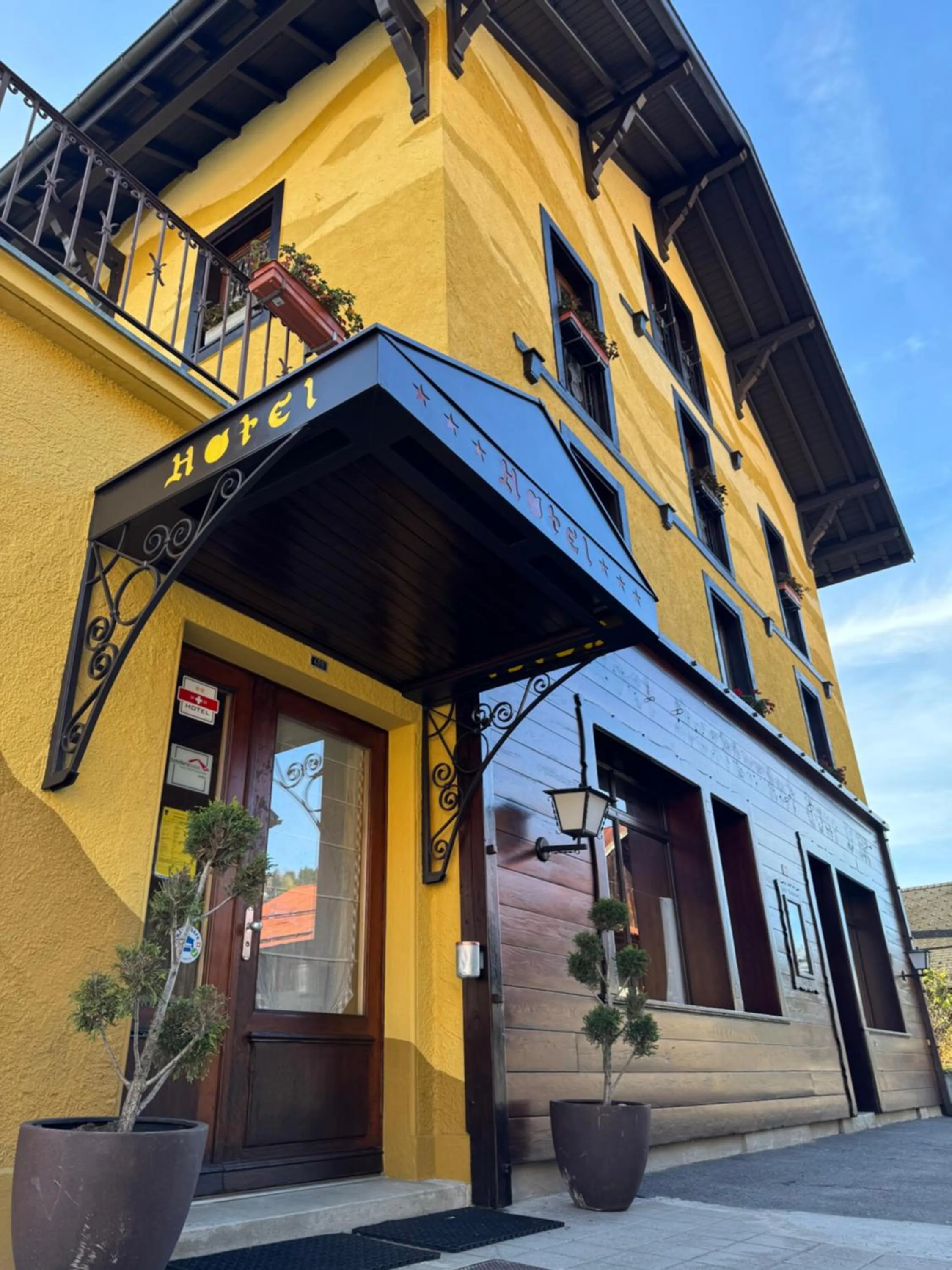 Property building in Hotel La Tour d'Aï