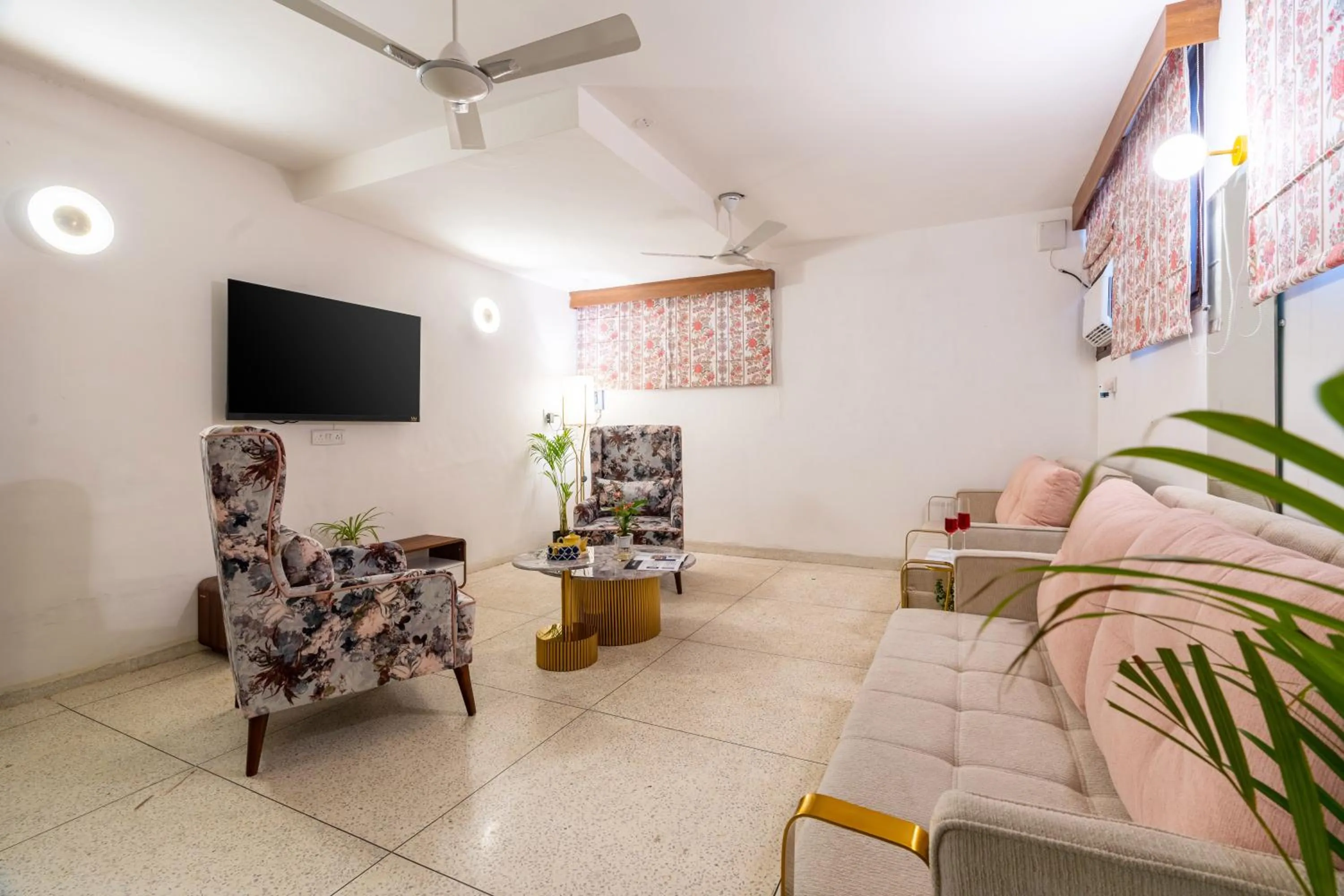 TV and multimedia in Homlee-Excellency Large 4BHK-South Delhi- NFC
