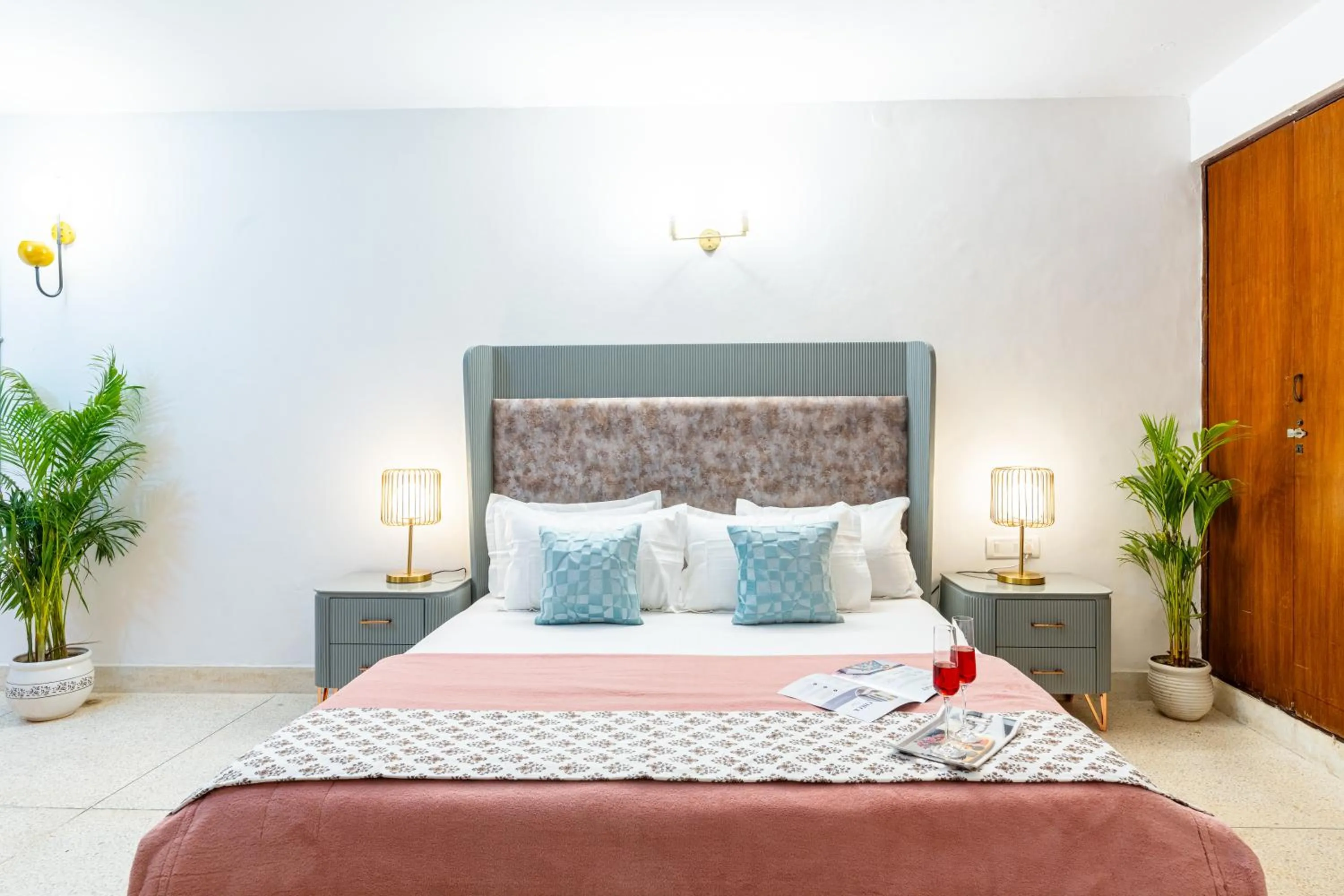 Bed in Homlee-Excellency Large 4BHK-South Delhi- NFC