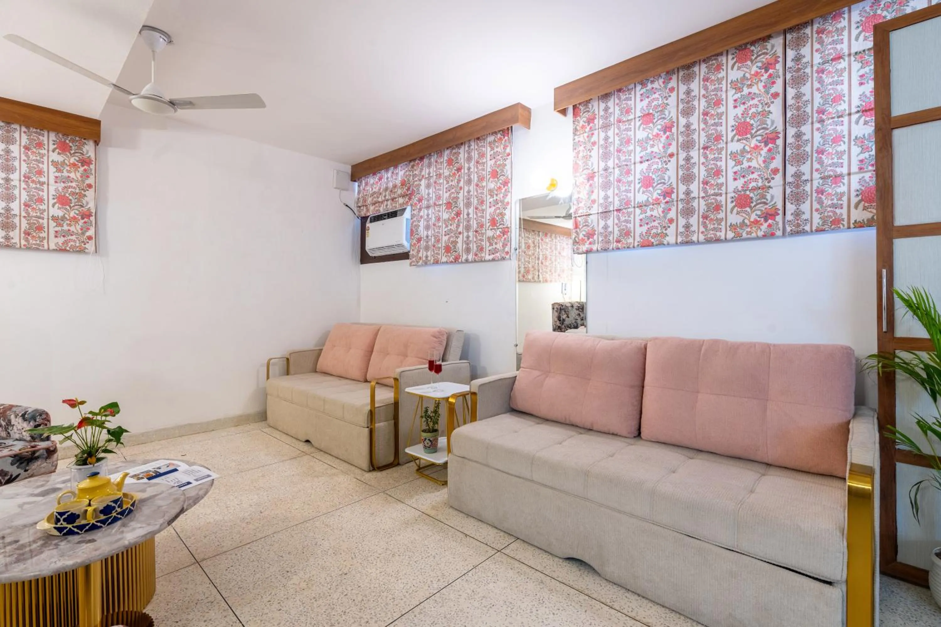 Living room in Homlee-Excellency Large 4BHK-South Delhi- NFC