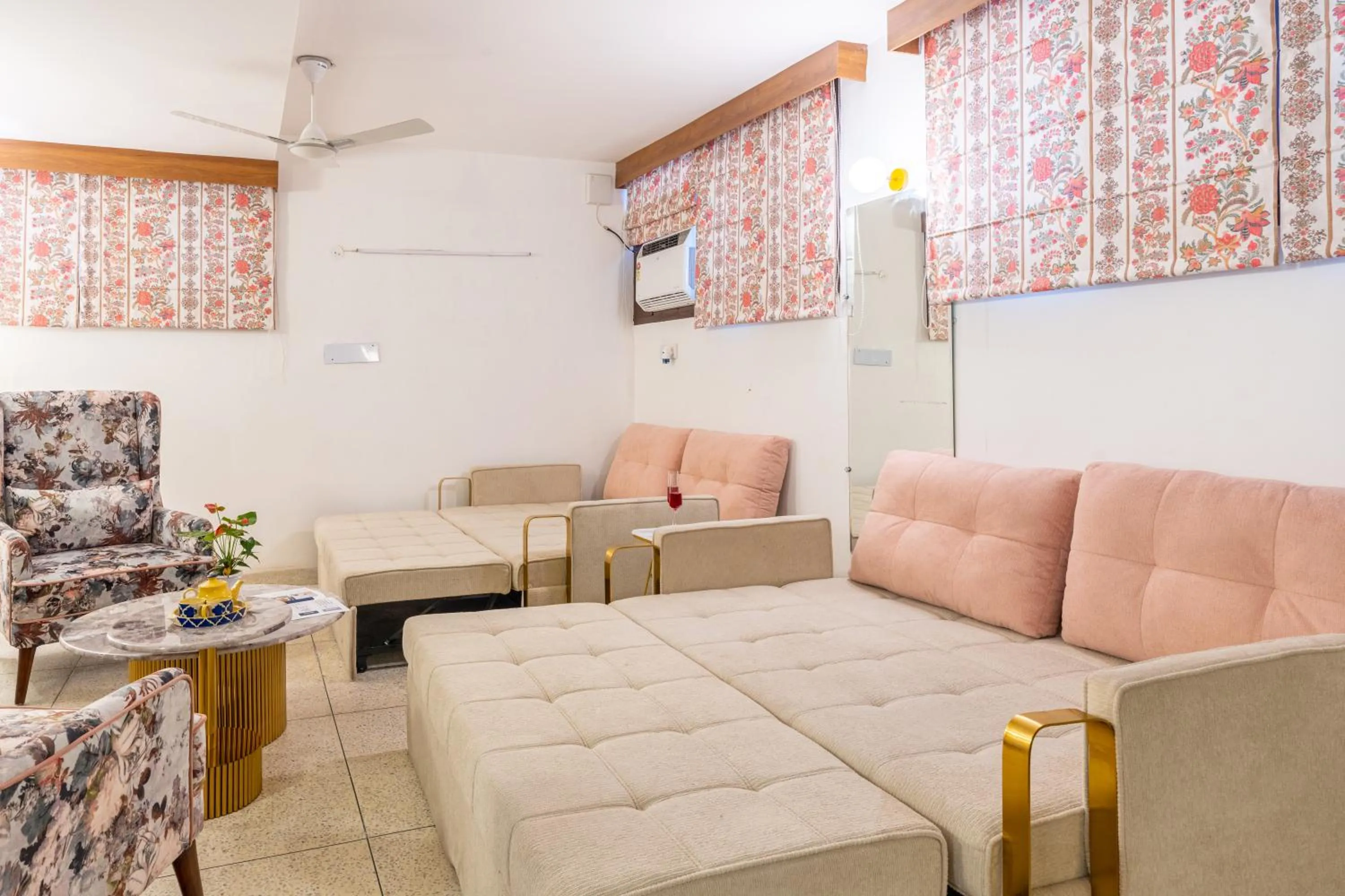 Living room in Homlee-Excellency Large 4BHK-South Delhi- NFC