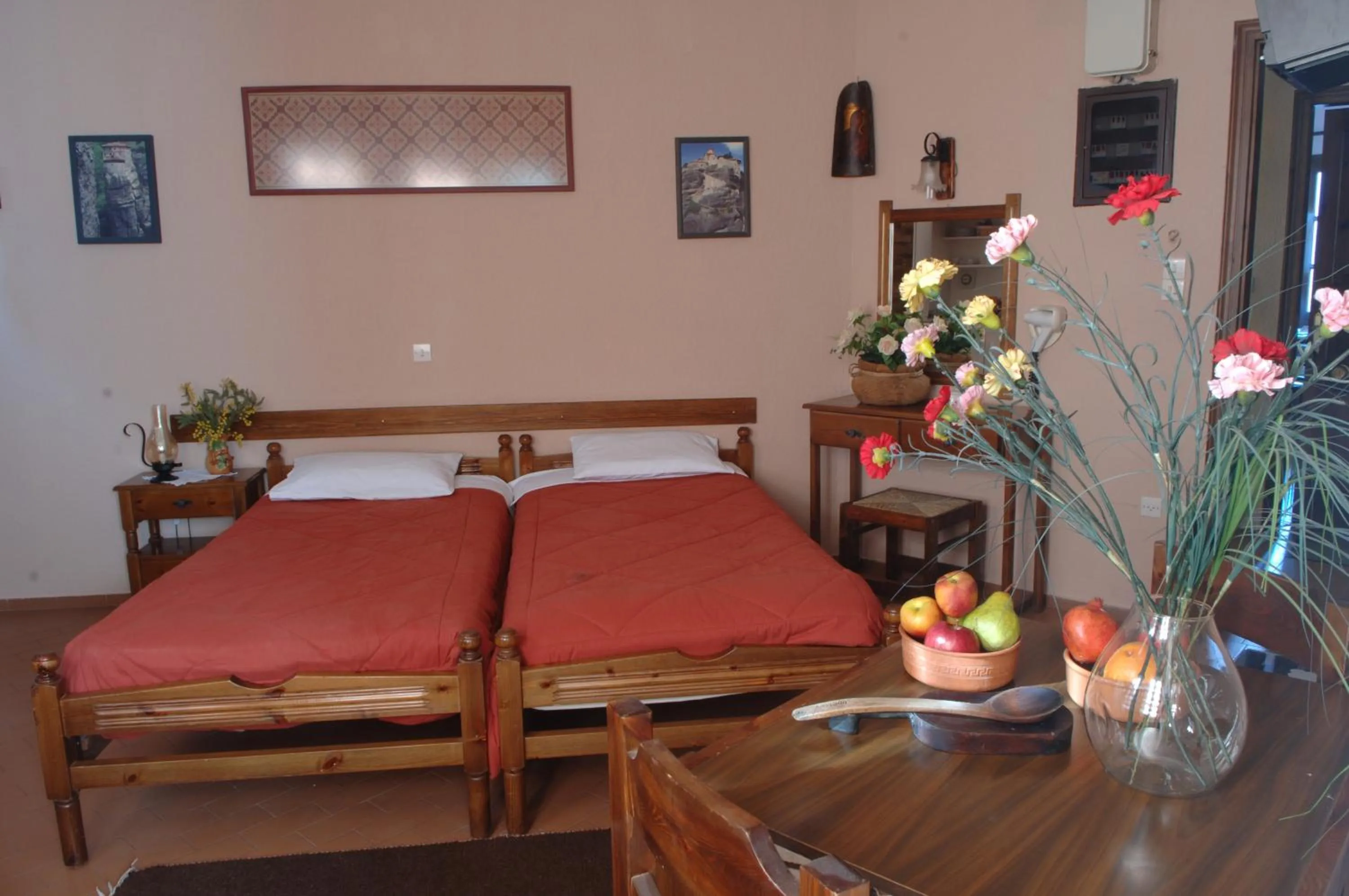 Photo of the whole room, Bed in Rigas Hotel Arachova