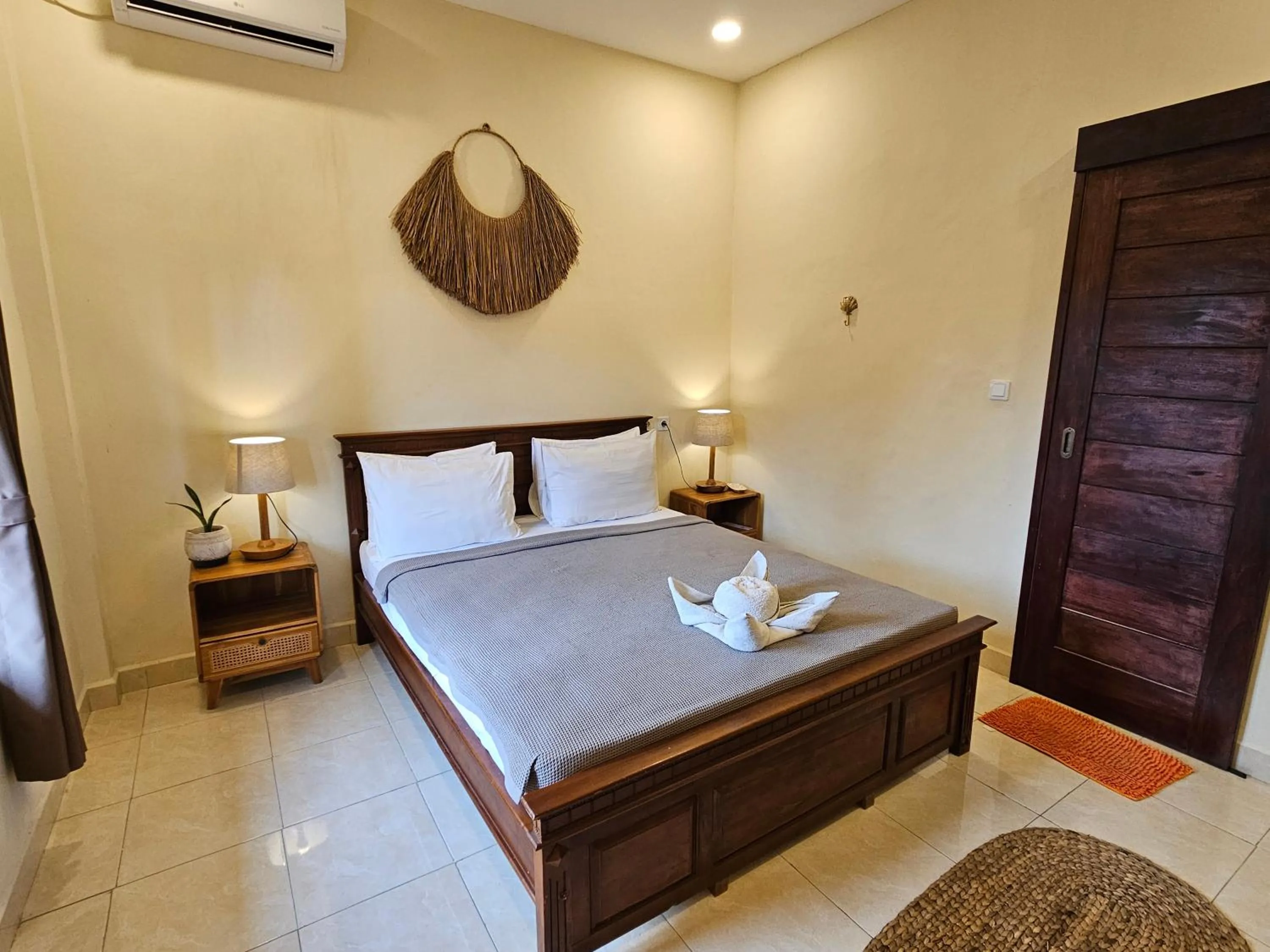 Photo of the whole room, Bed in Risna Homestay