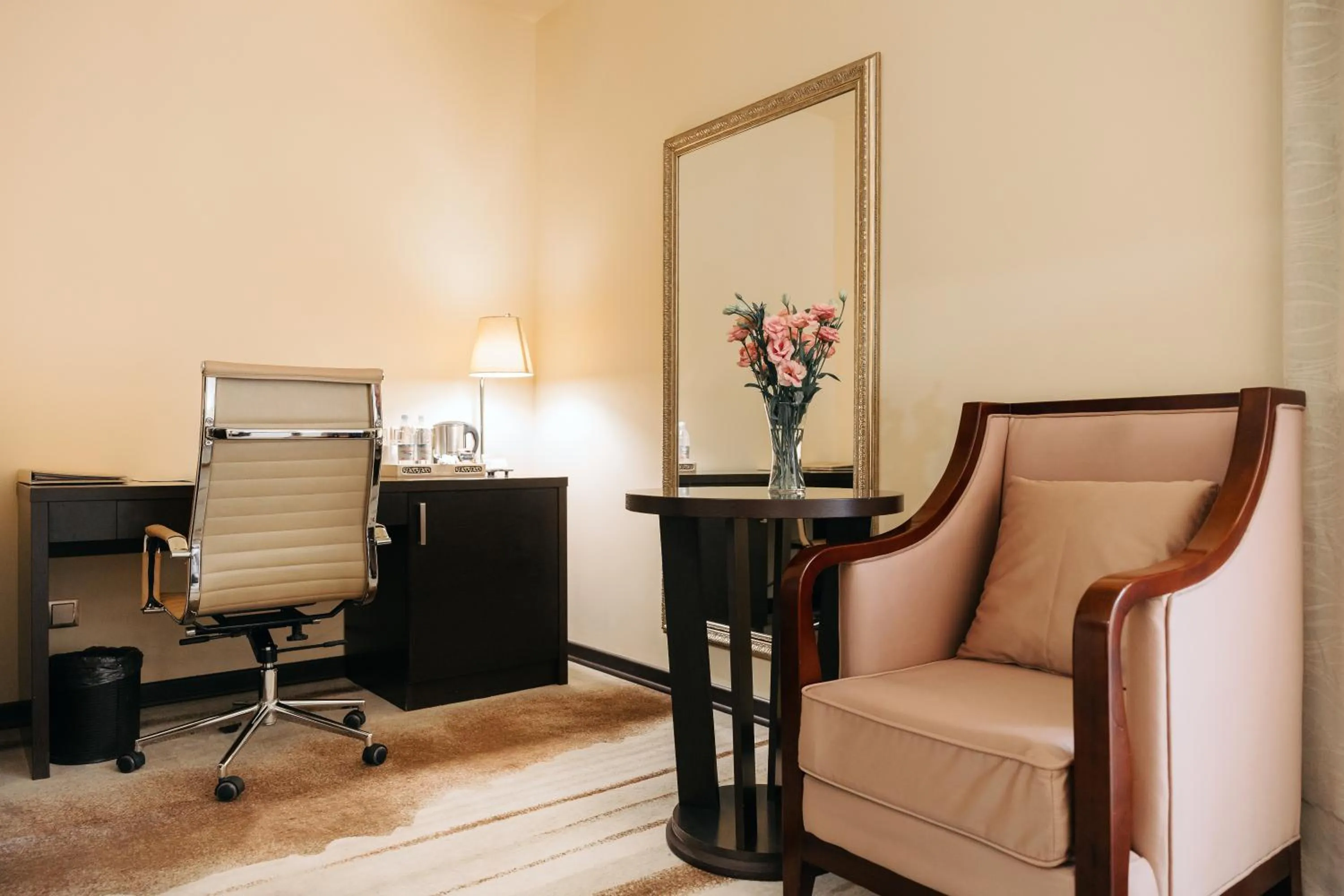 Living room in Paris Hotel Yerevan