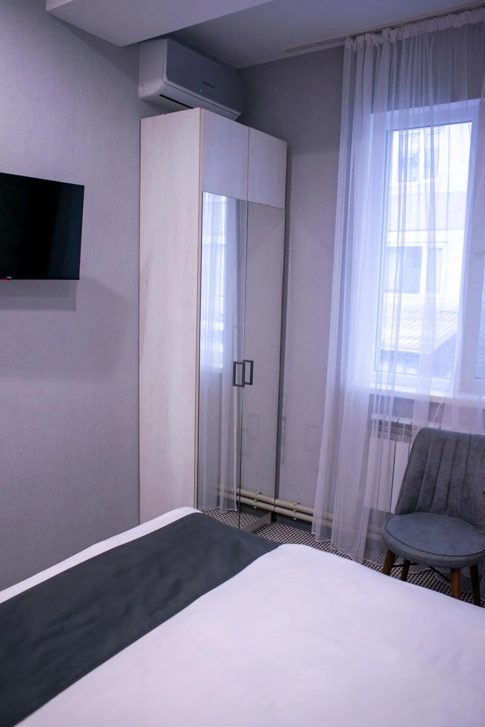 wardrobe, Bed in Tengri Hotel
