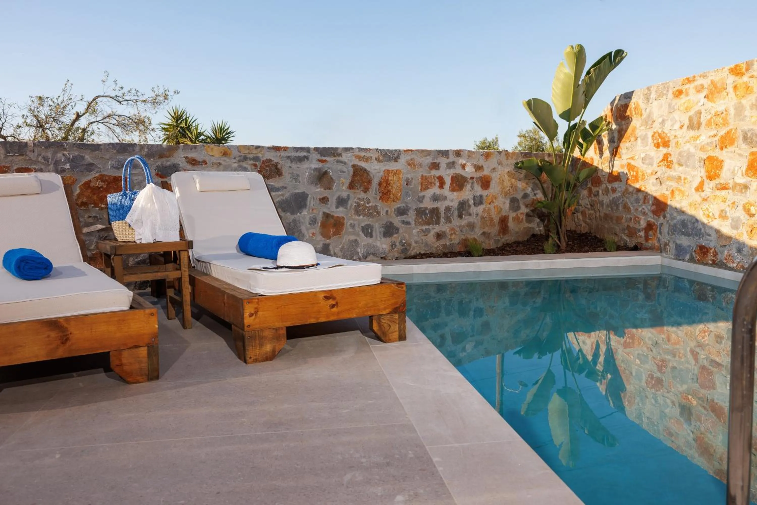 Deos Luxury Suites - Adults Only