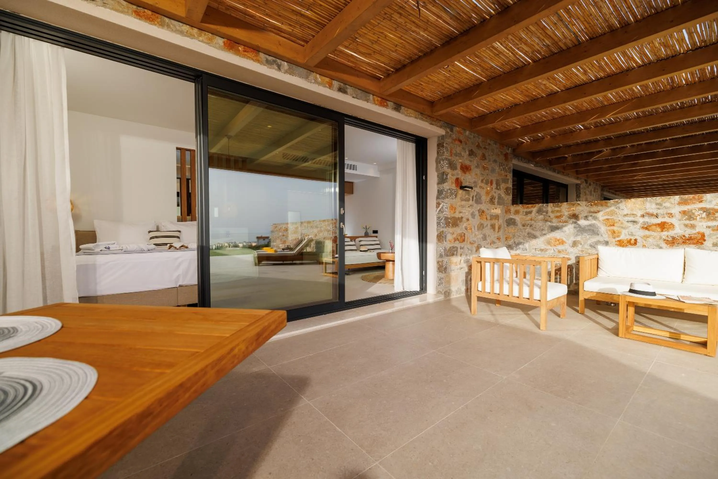 Deos Luxury Suites - Adults Only