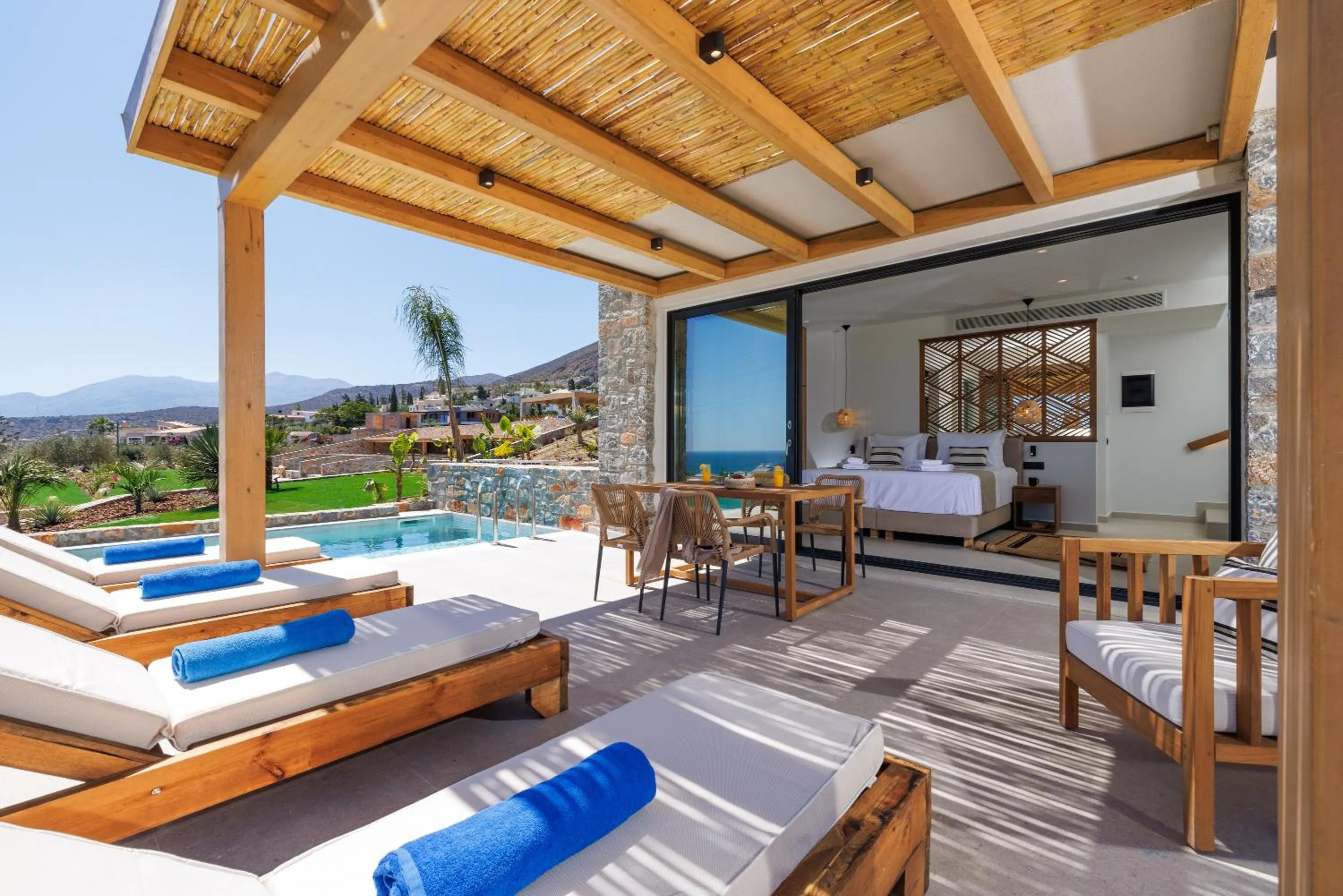 Deos Luxury Suites - Adults Only