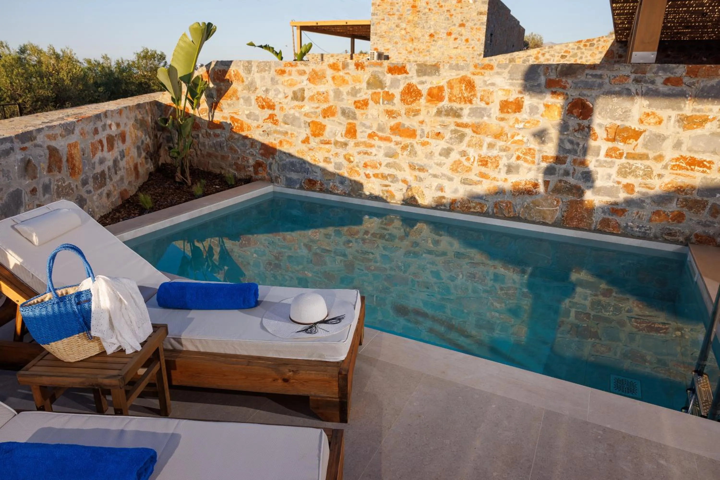 Deos Luxury Suites - Adults Only