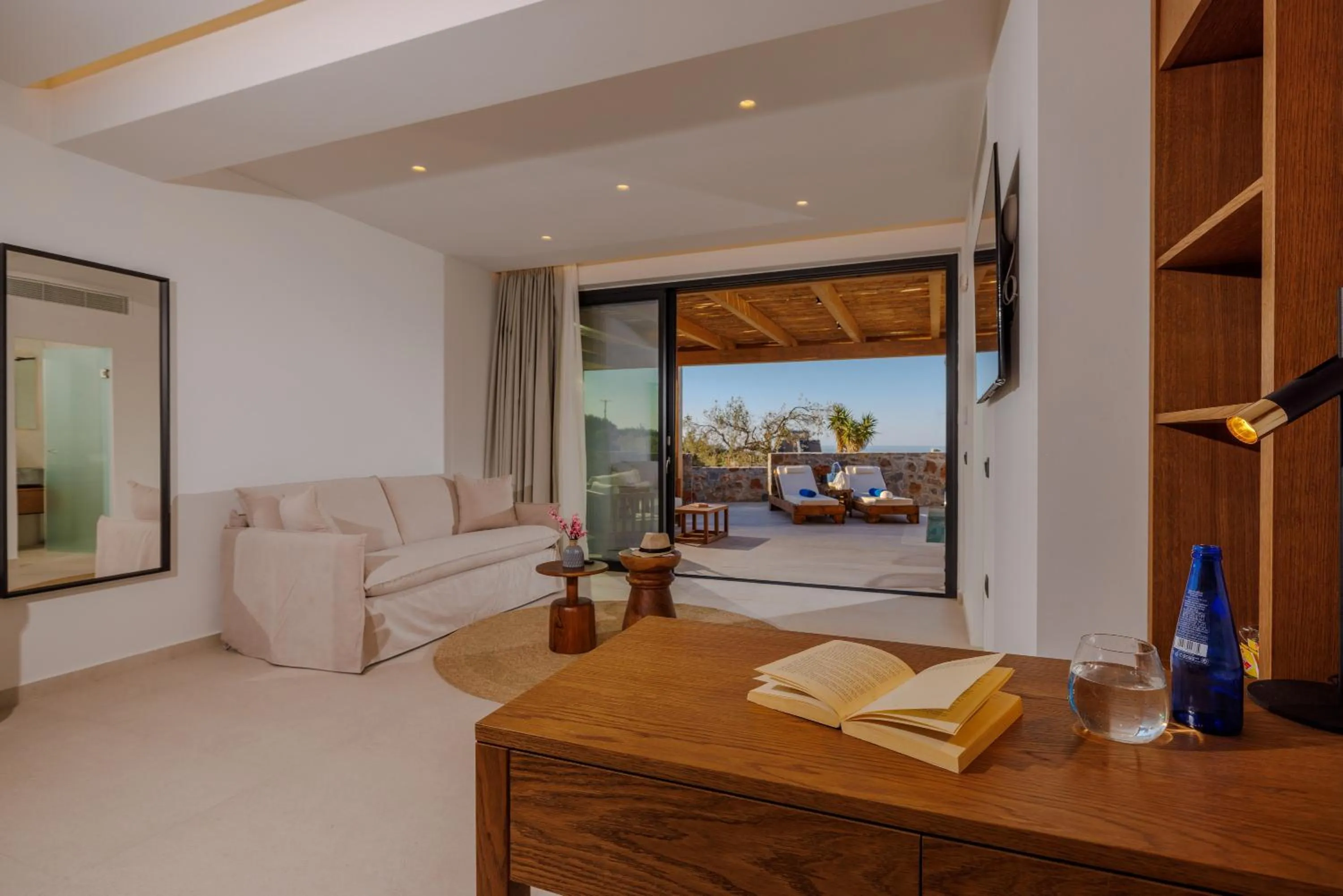 Deos Luxury Suites - Adults Only