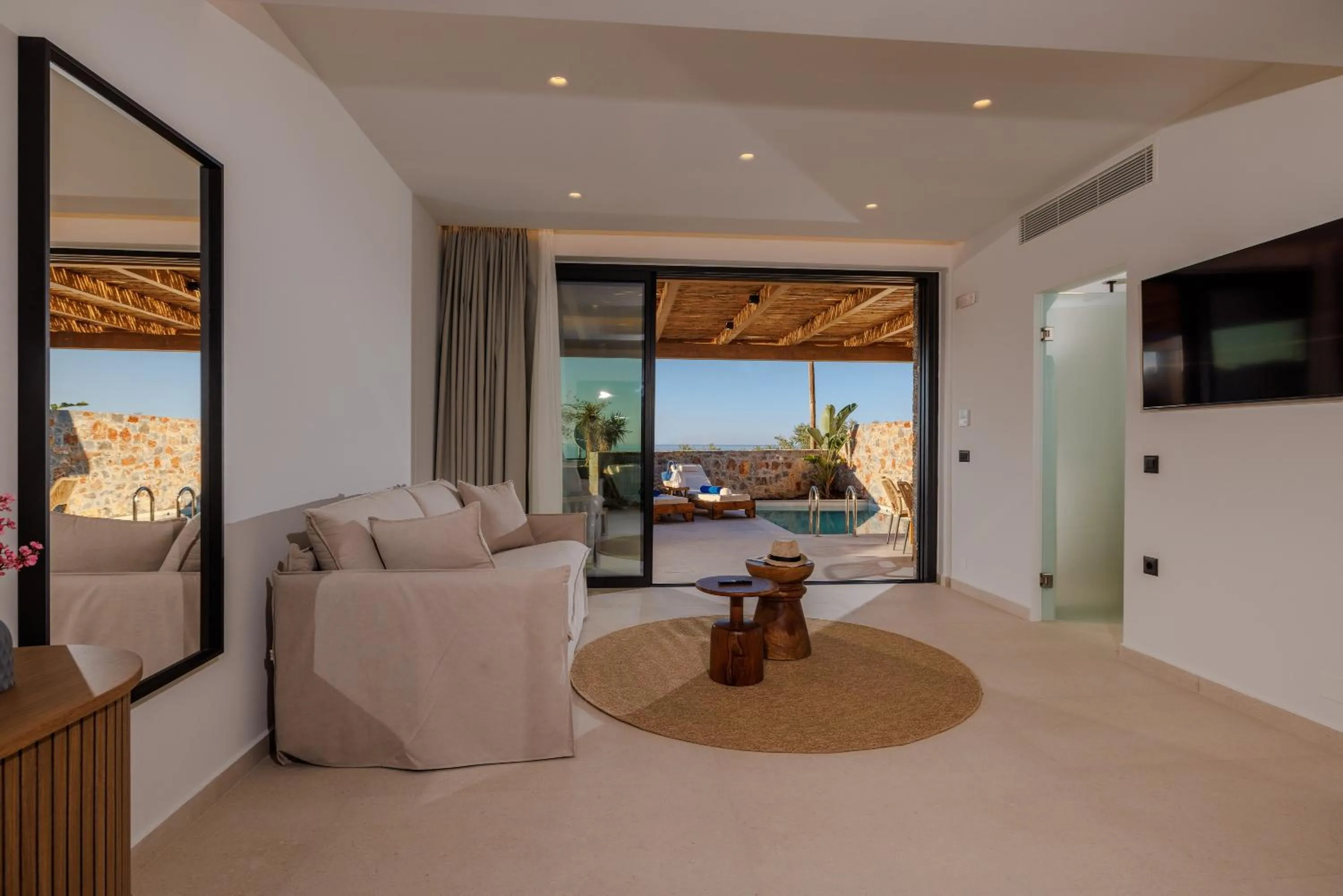 Deos Luxury Suites - Adults Only