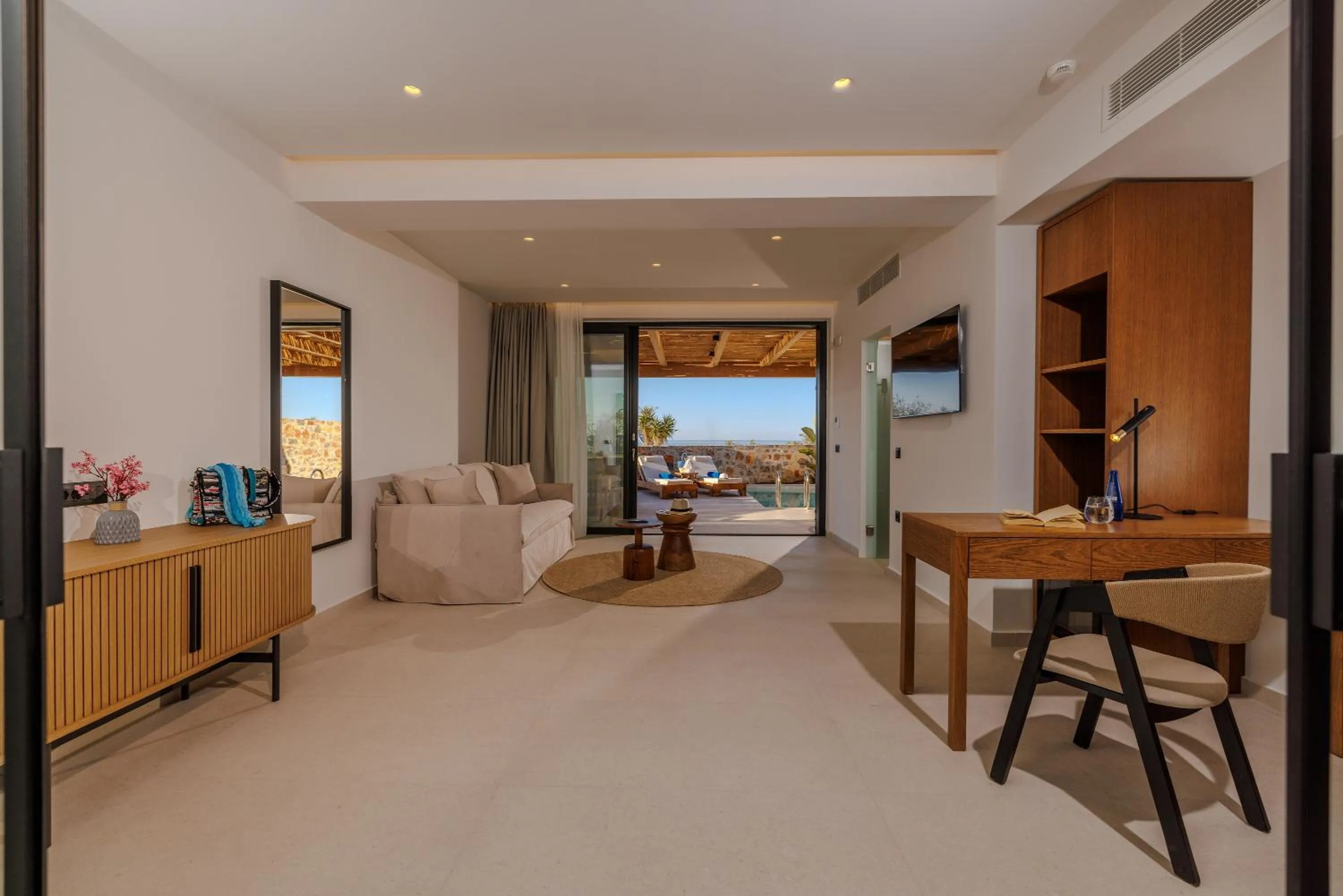 Deos Luxury Suites - Adults Only