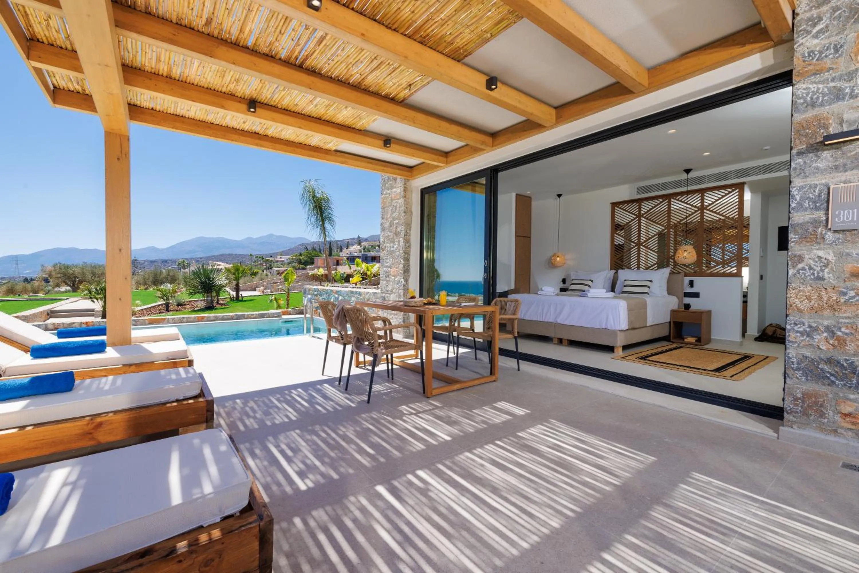 Deos Luxury Suites - Adults Only